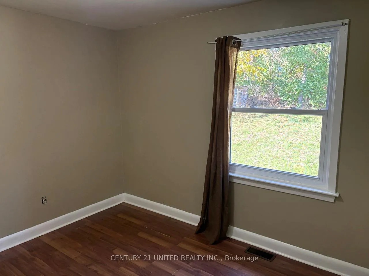 Photo 9 of 378 Aberdeen Avenue, Peterborough, Northcrest Ward 5 — HOMEH