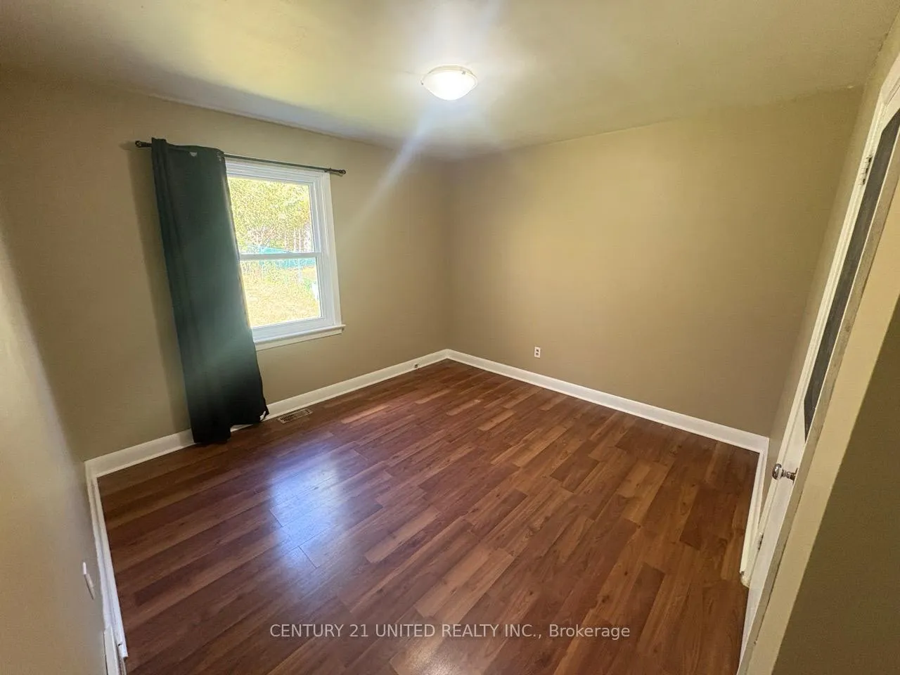 Photo 11 of 378 Aberdeen Avenue, Peterborough, Northcrest Ward 5 — HOMEH