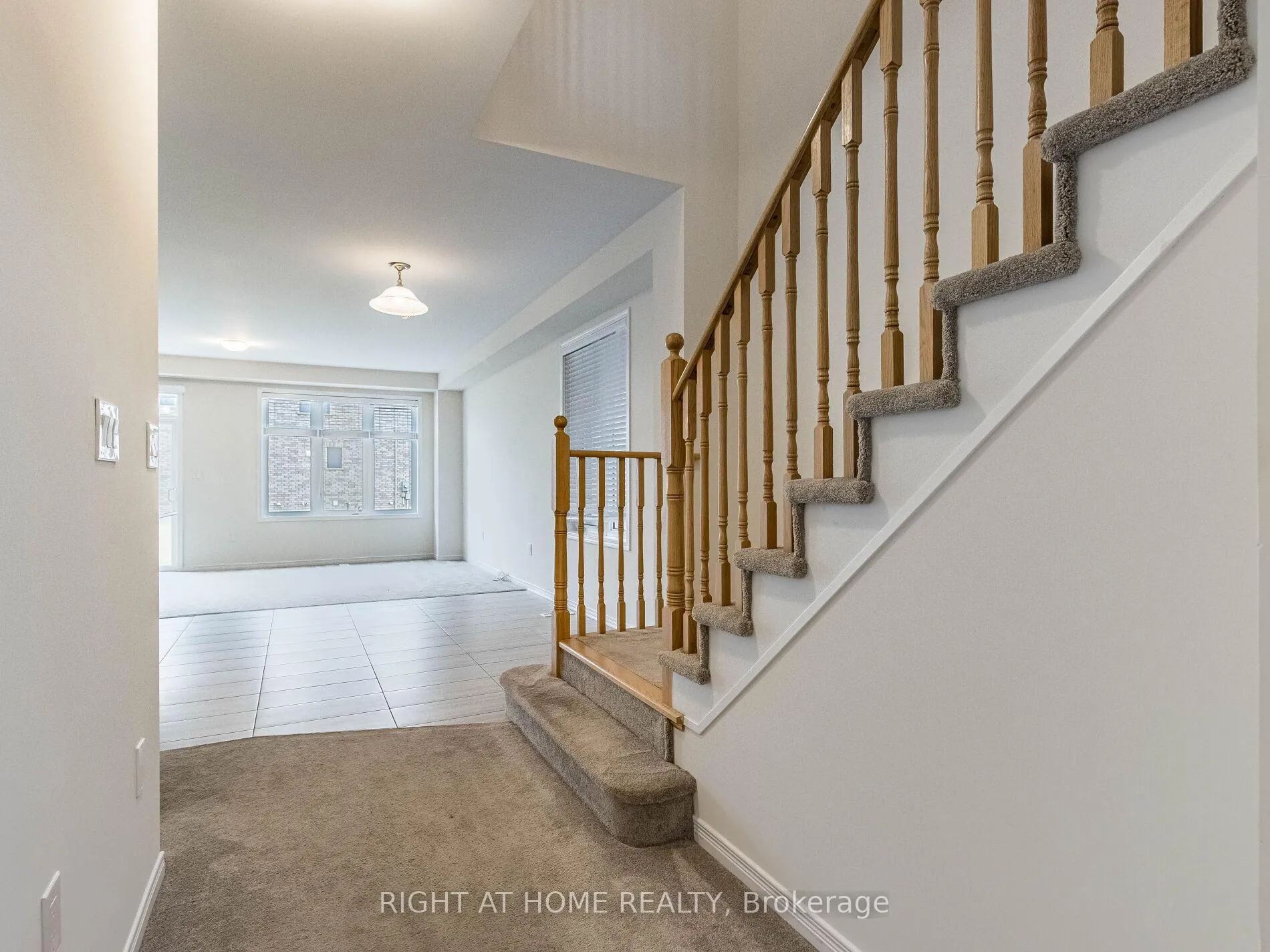 Photo 5 of 34 MacLachlan Avenue, Haldimand — HOMEH