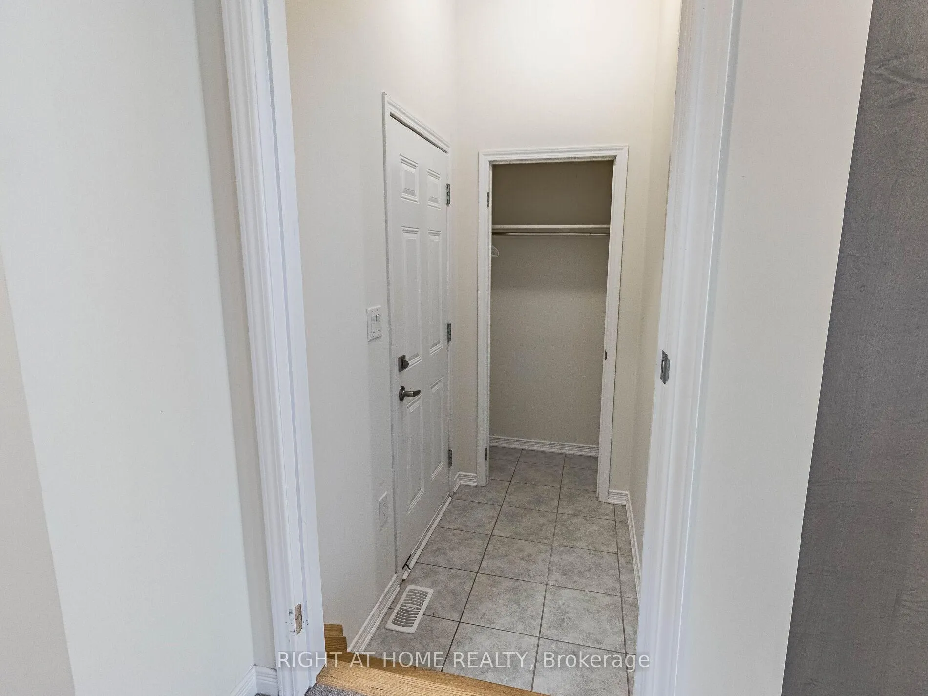 Photo 6 of 34 MacLachlan Avenue, Haldimand — HOMEH
