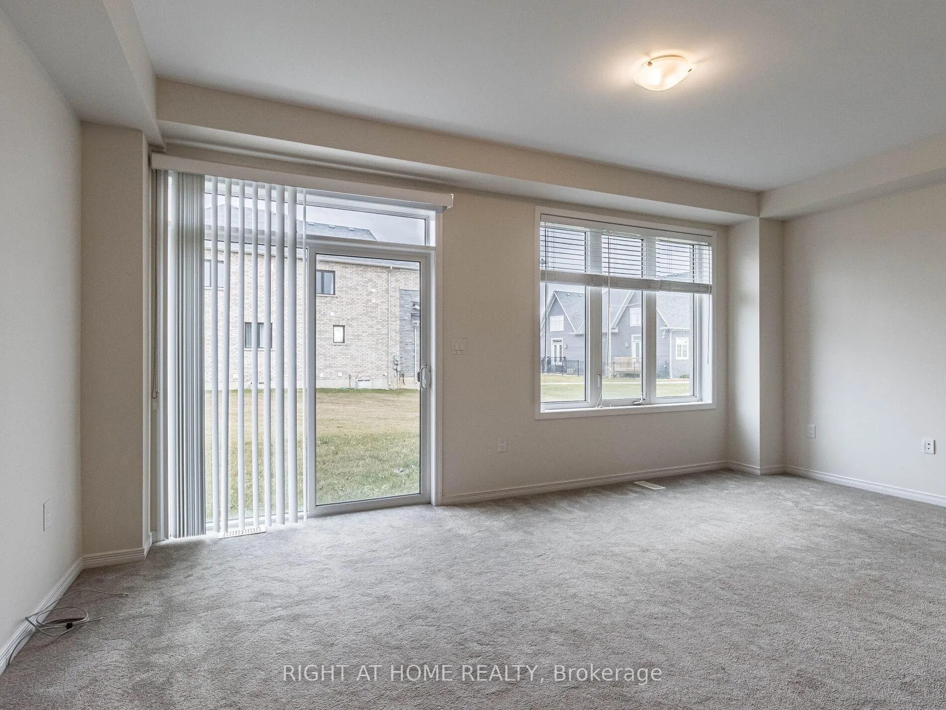 Photo 10 of 34 MacLachlan Avenue, Haldimand — HOMEH