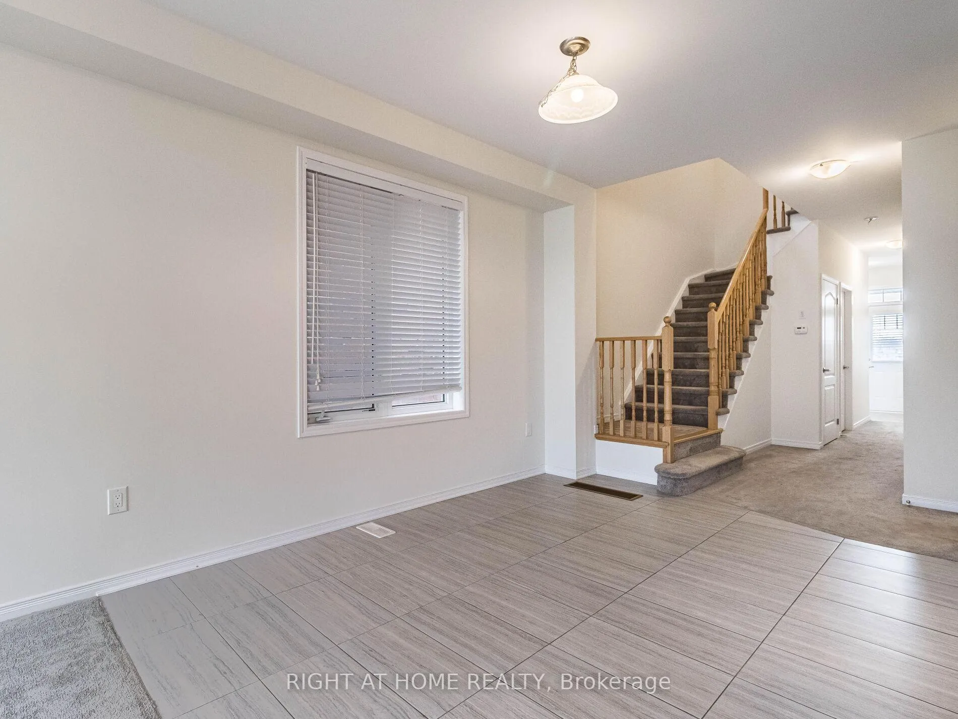 Photo 11 of 34 MacLachlan Avenue, Haldimand — HOMEH