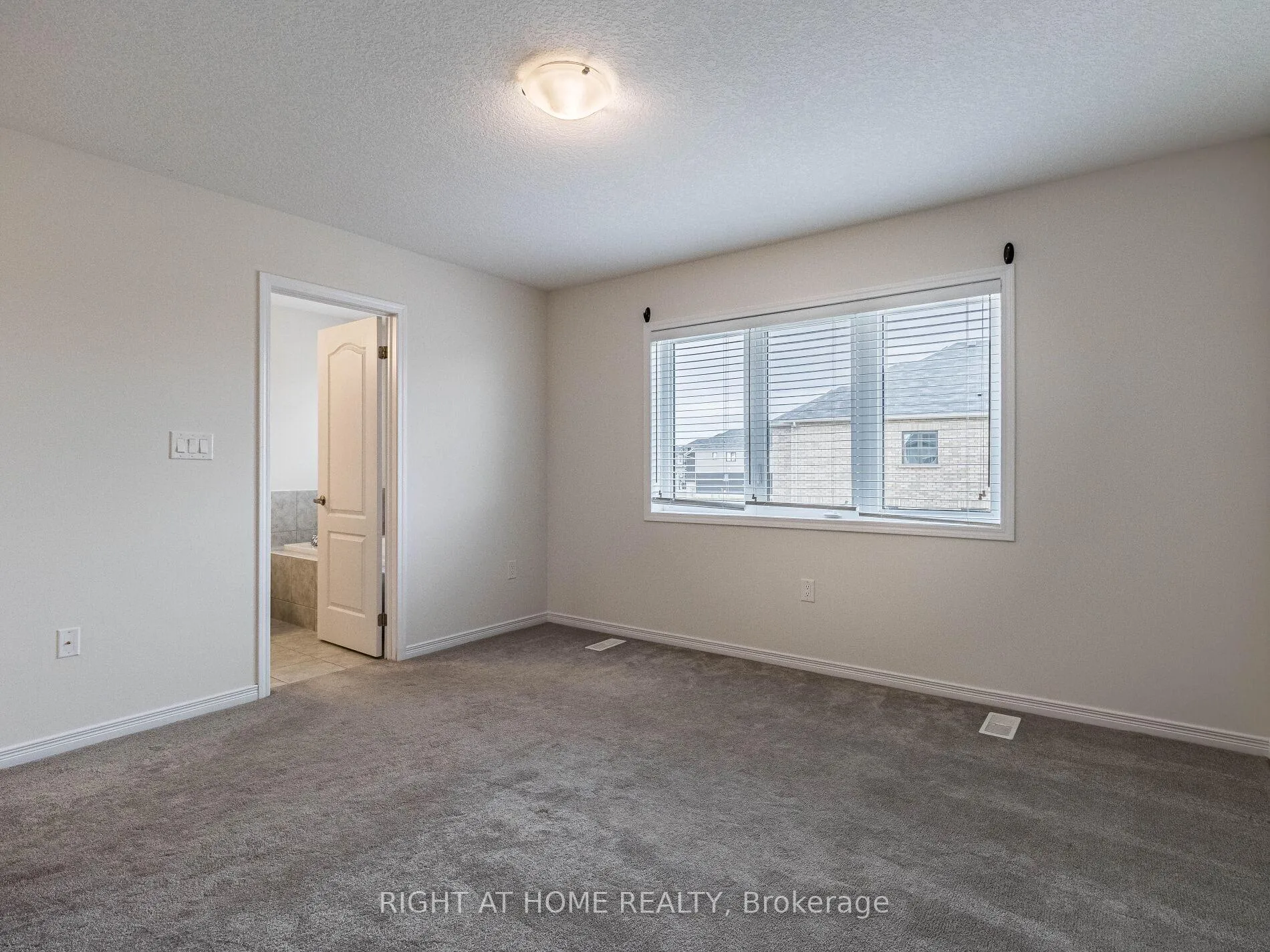 Photo 16 of 34 MacLachlan Avenue, Haldimand — HOMEH