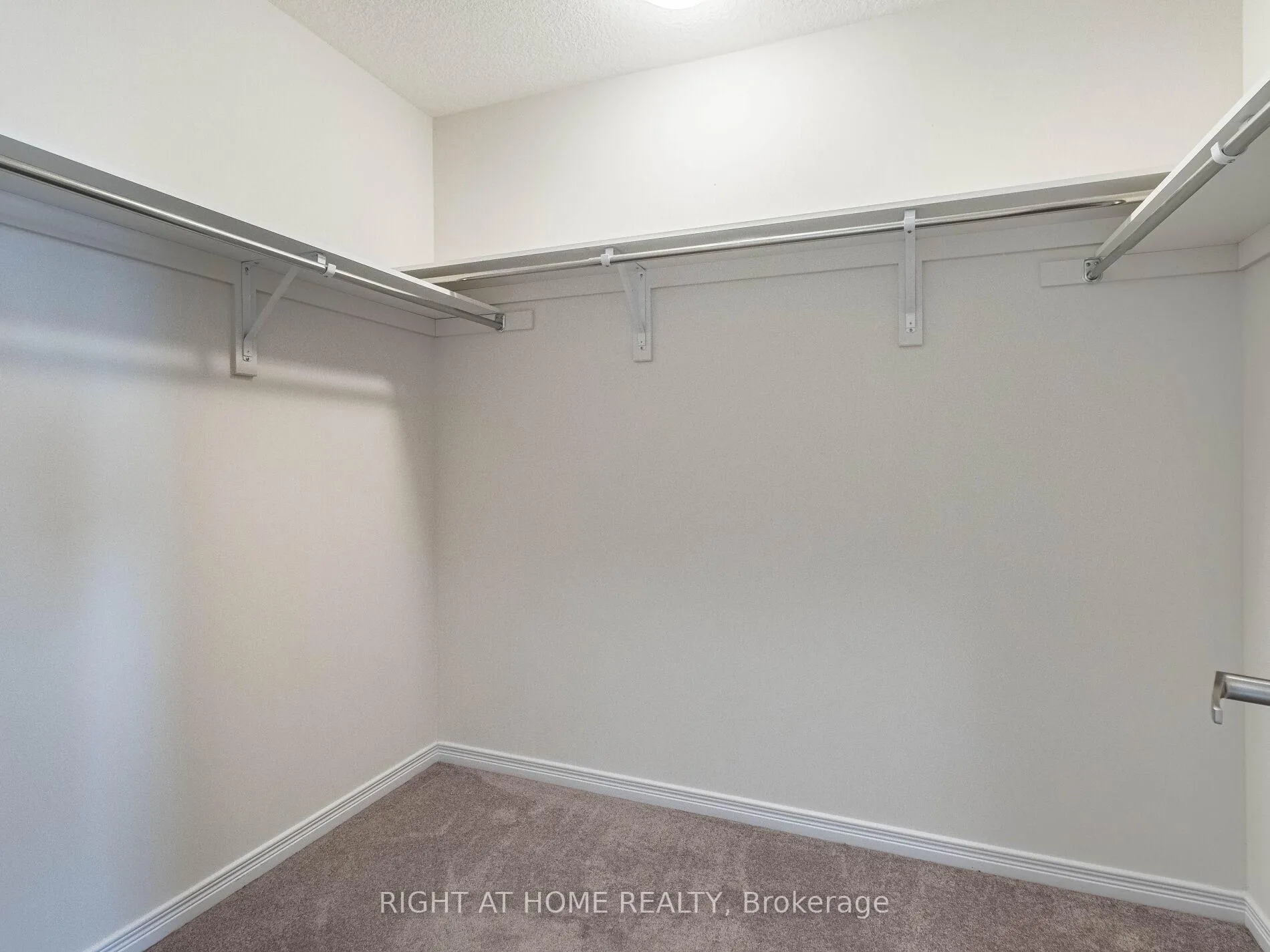 Photo 18 of 34 MacLachlan Avenue, Haldimand — HOMEH