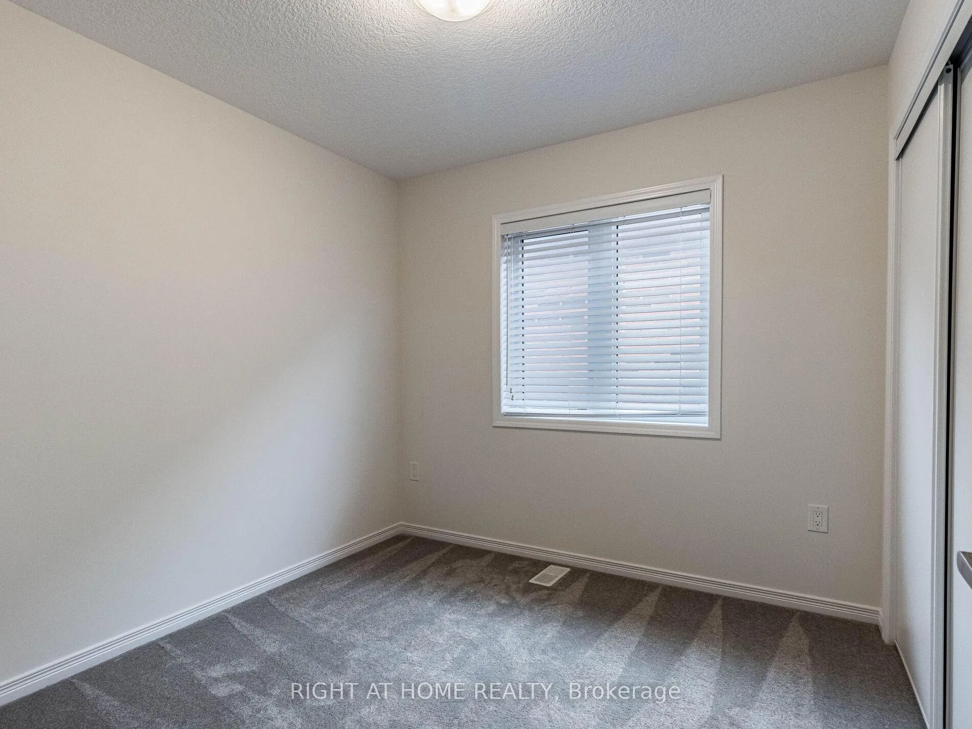 Photo 21 of 34 MacLachlan Avenue, Haldimand — HOMEH