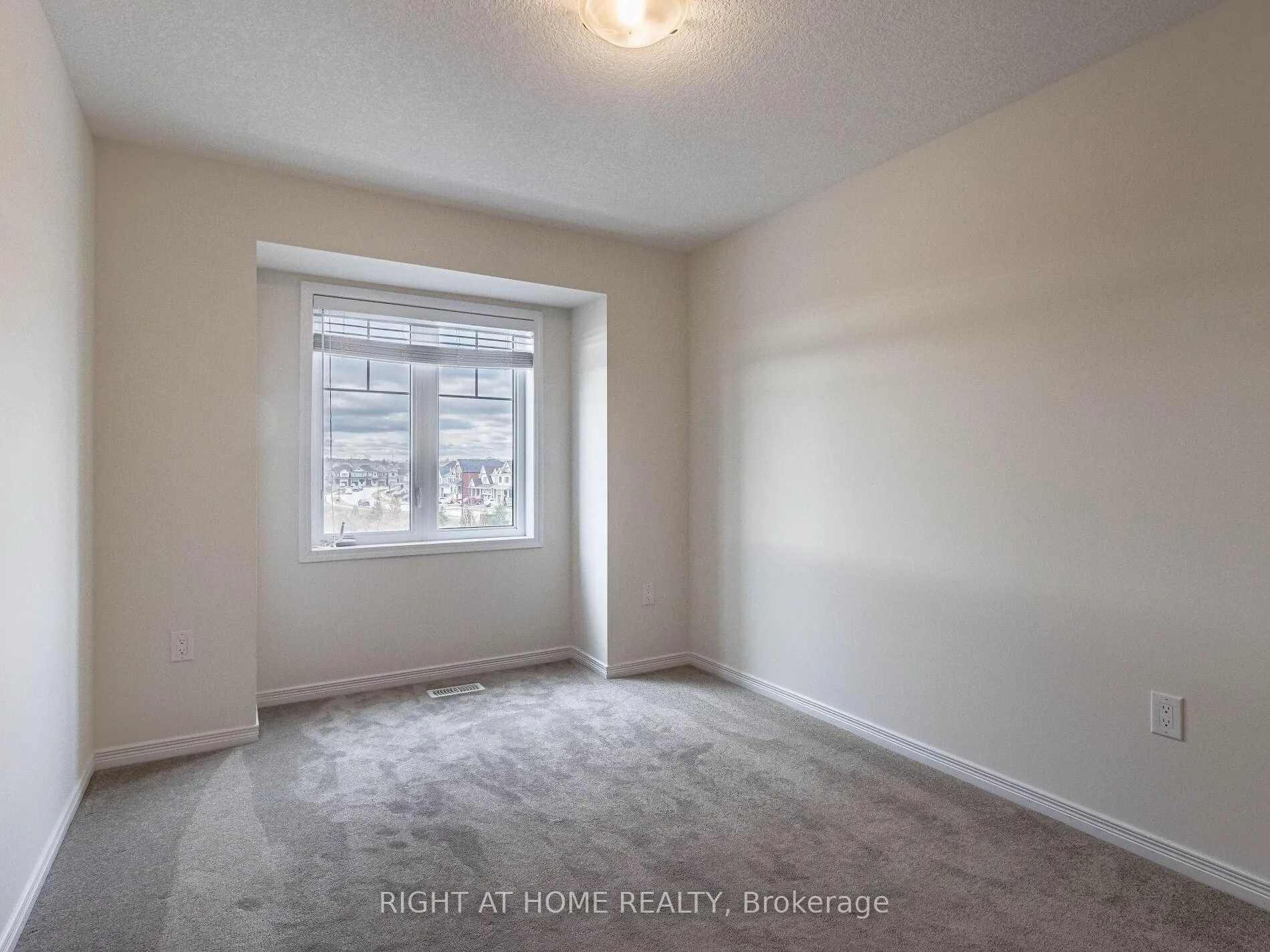 Photo 24 of 34 MacLachlan Avenue, Haldimand — HOMEH