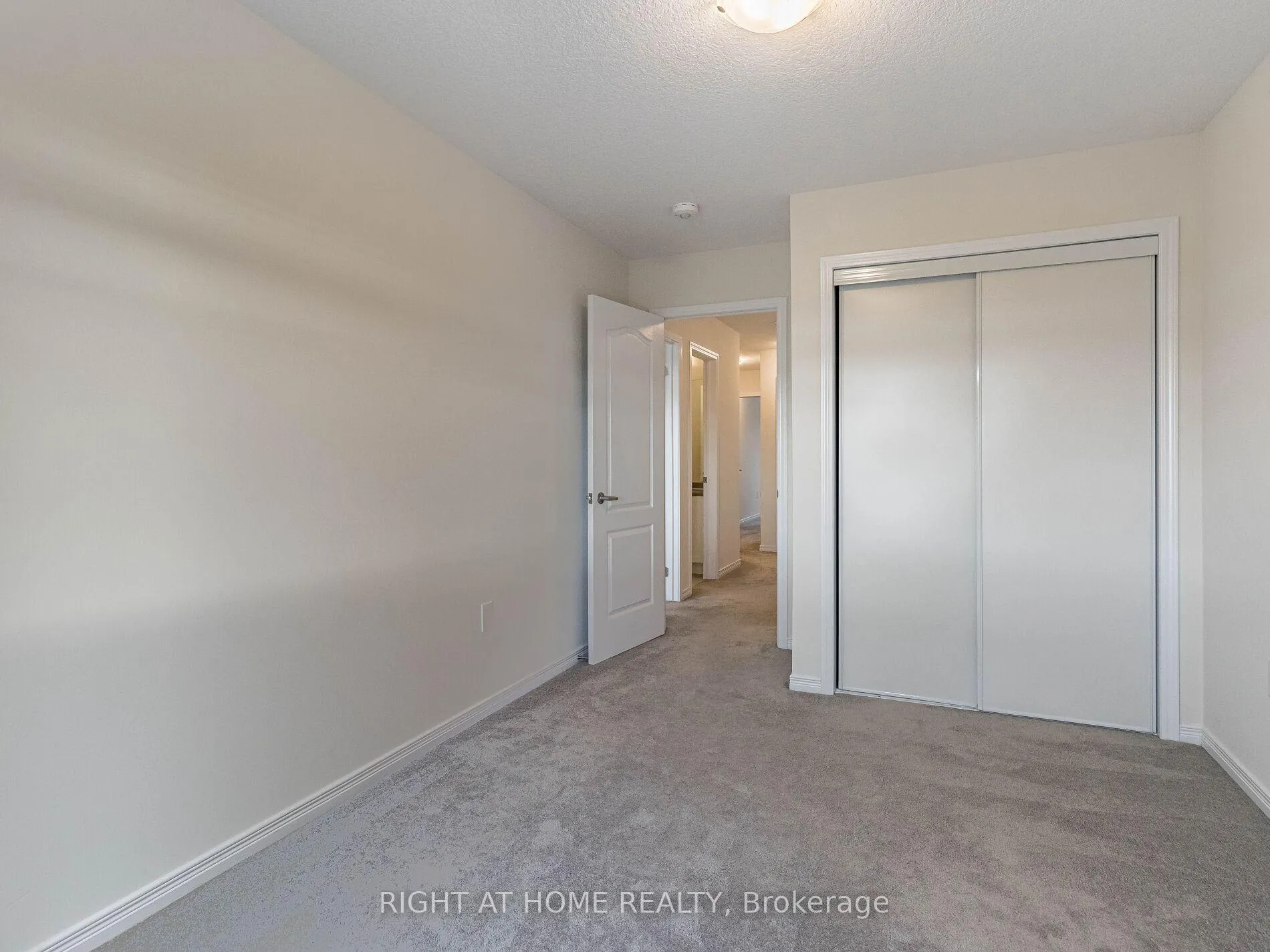 Photo 25 of 34 MacLachlan Avenue, Haldimand — HOMEH