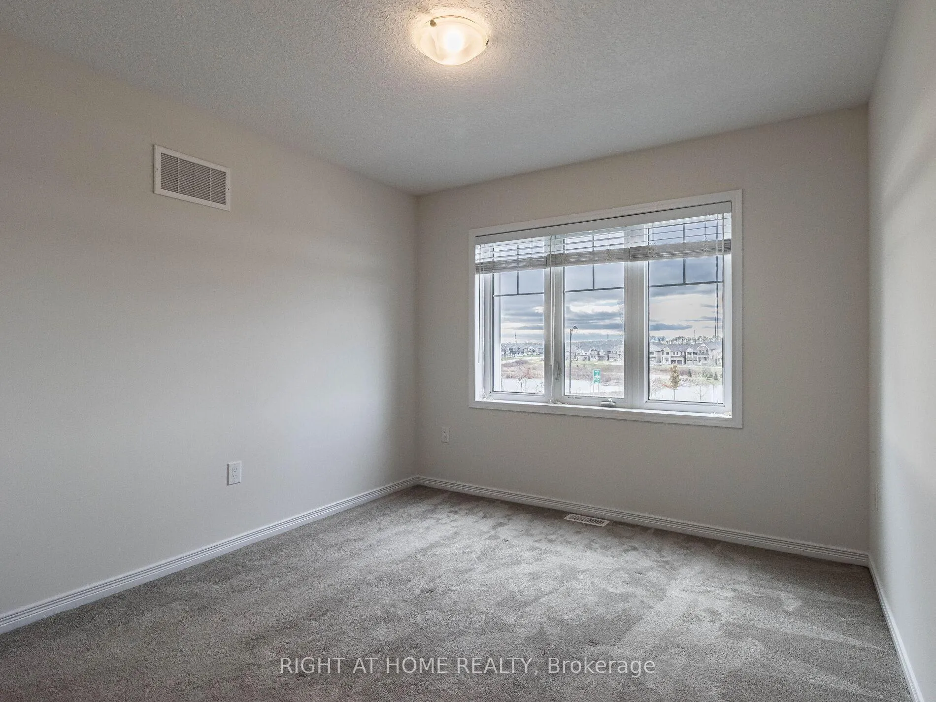 Photo 26 of 34 MacLachlan Avenue, Haldimand — HOMEH