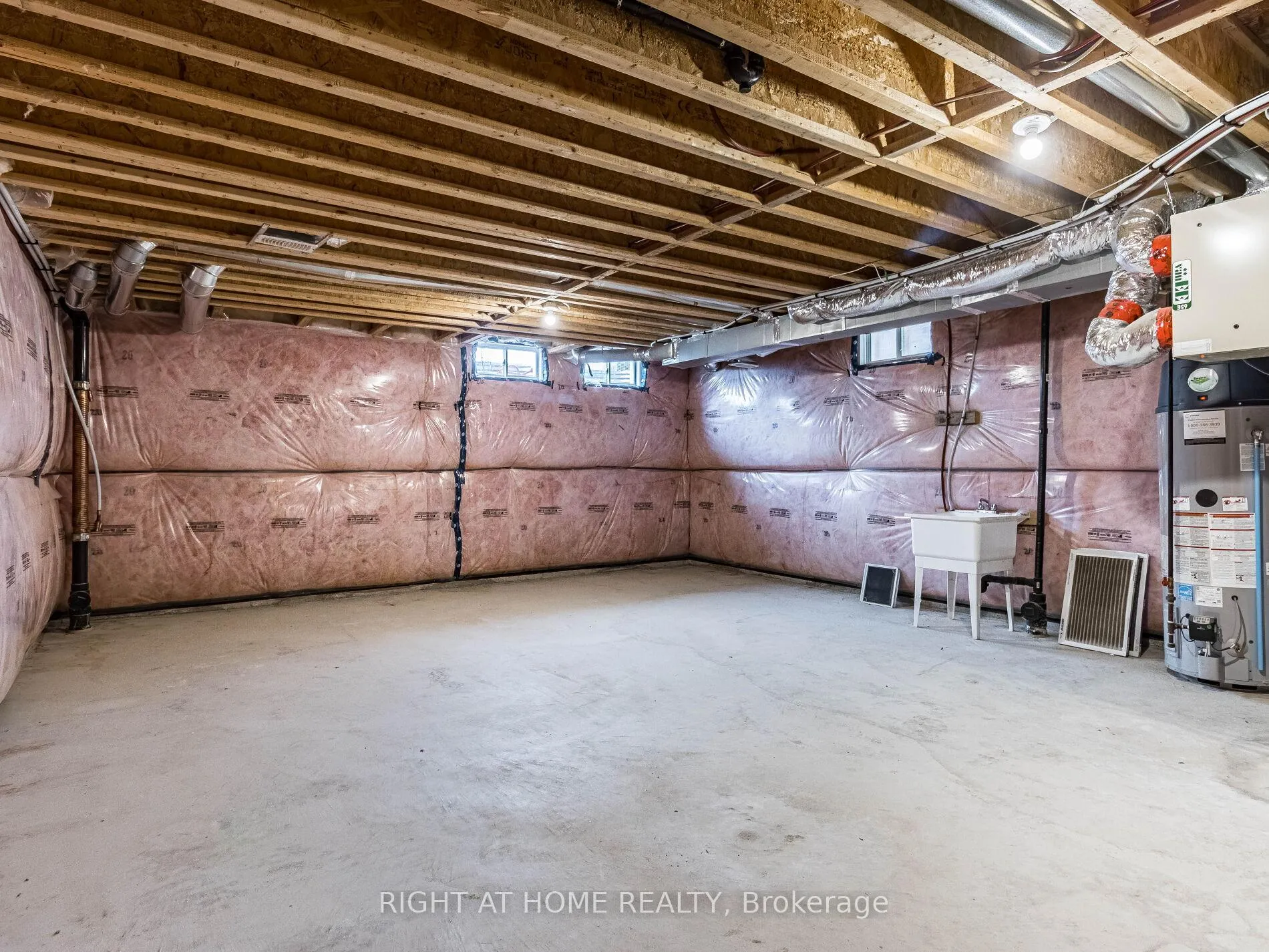 Photo 30 of 34 MacLachlan Avenue, Haldimand — HOMEH