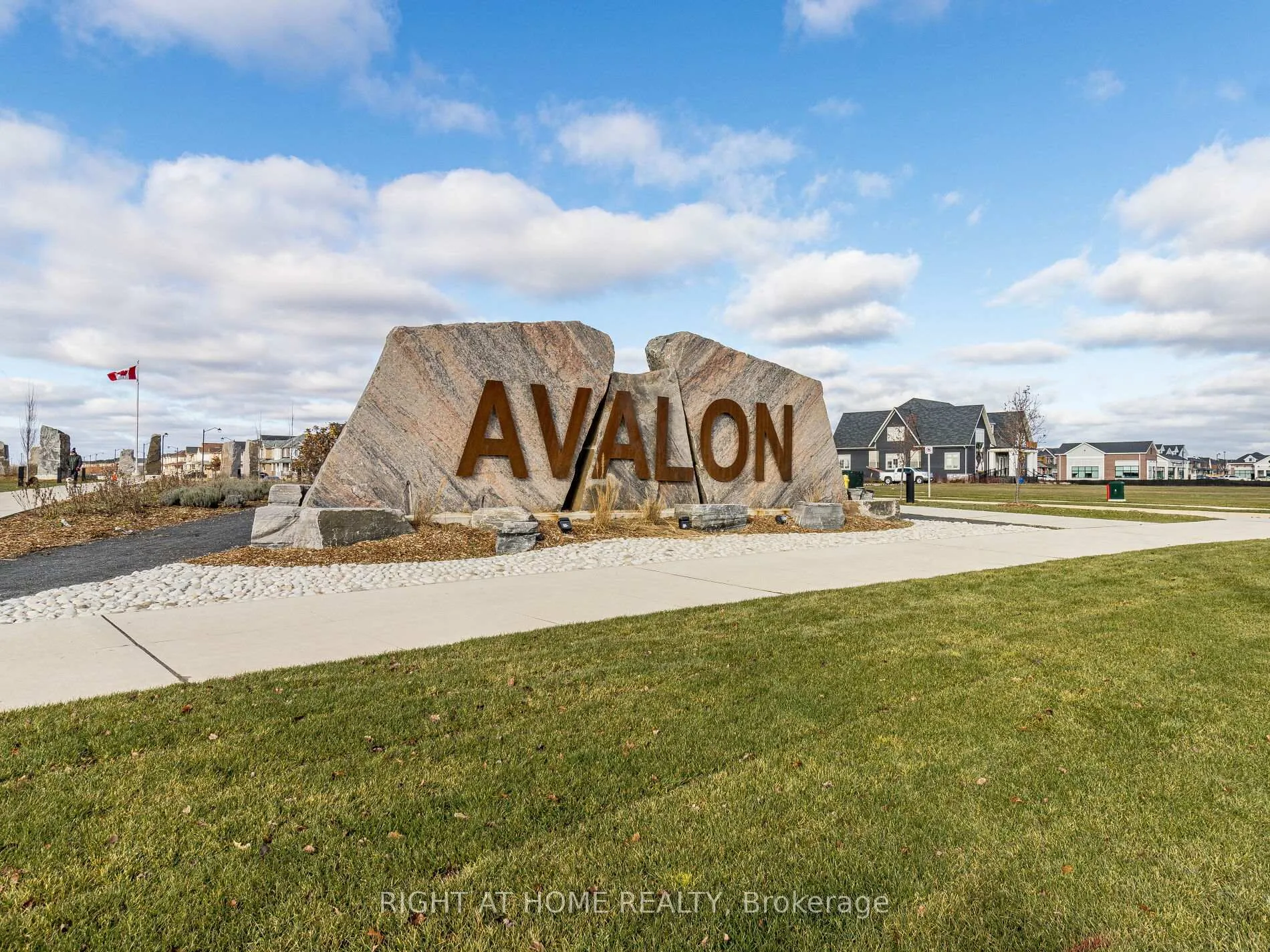 Photo 33 of 34 MacLachlan Avenue, Haldimand — HOMEH