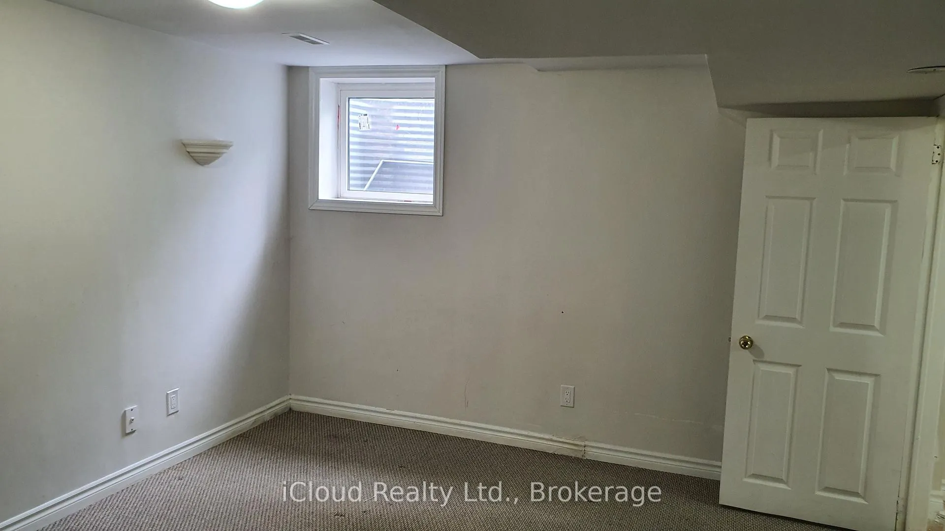 Photo 8 of 5 Inder Heights Drive, Brampton, Snelgrove — HOMEH