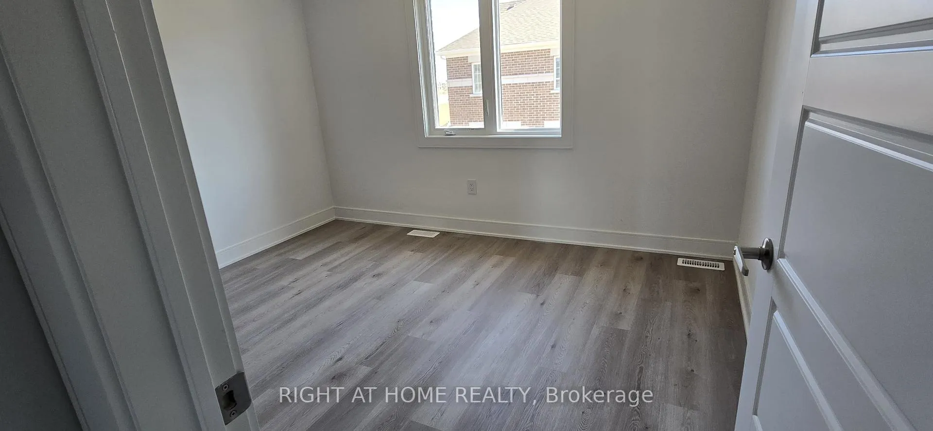 Photo 6 of 78 Foxley Heights, Barrie, Rural Barrie Southwest — HOMEH