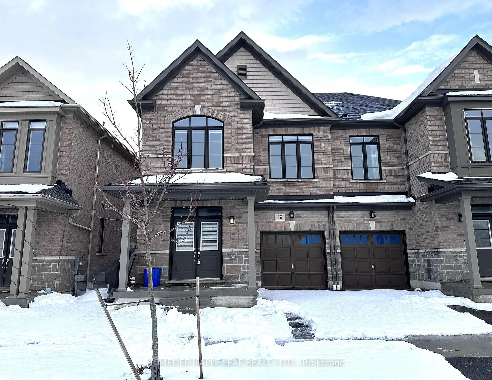 Photo 2 of 19 Waterfront Crescent, Whitby, Port Whitby — HOMEH