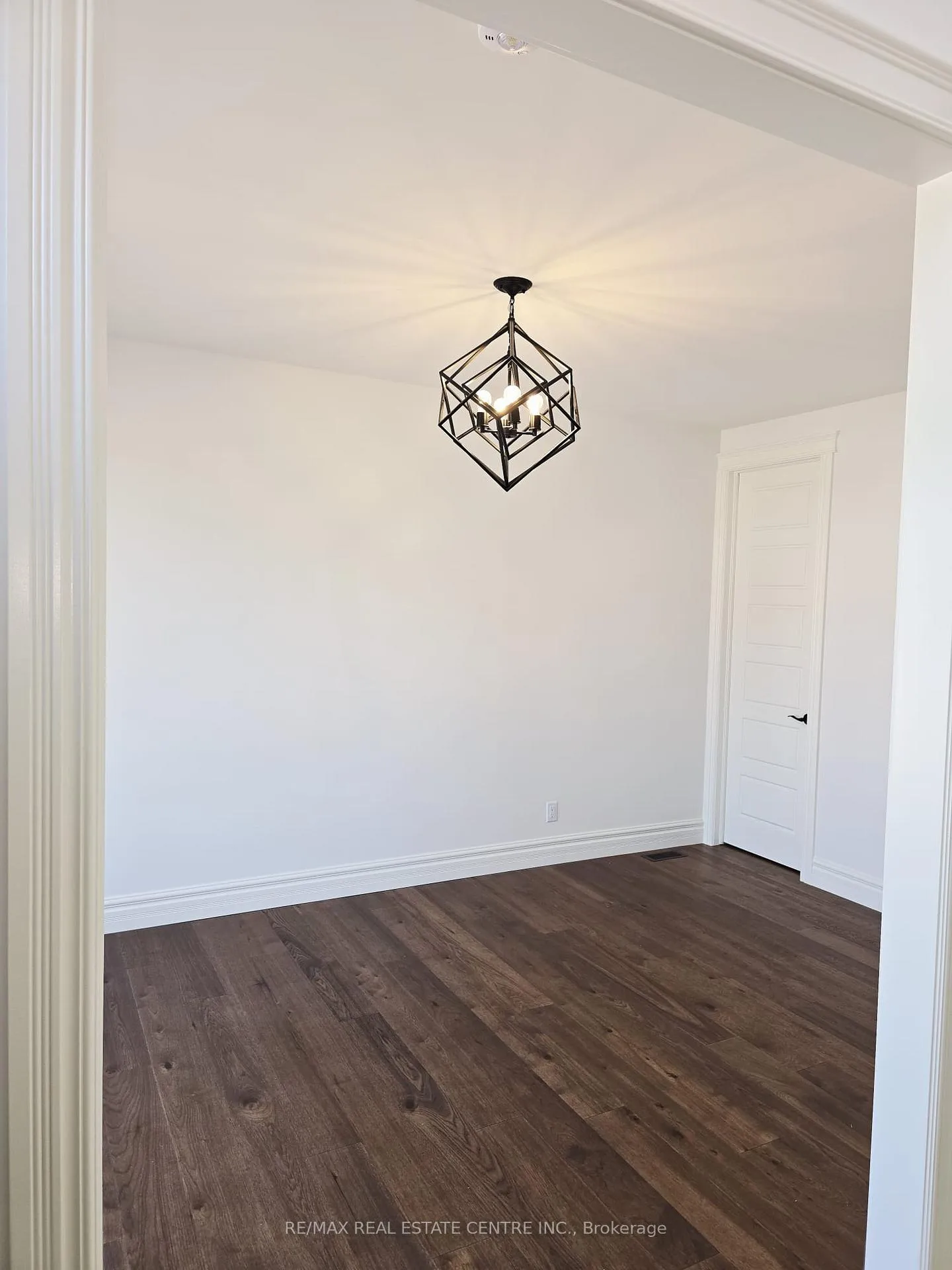 Photo 4 of 474 Marla Crescent, Lakeshore — HOMEH