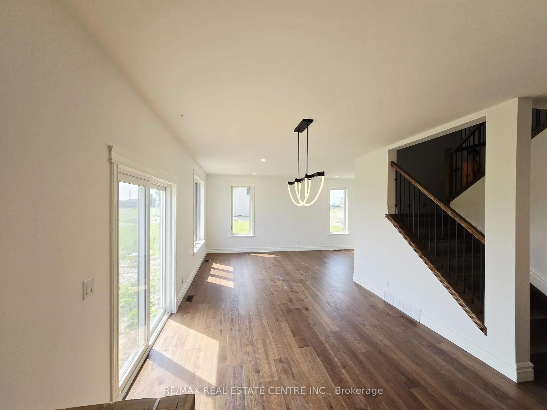 Photo 5 of 474 Marla Crescent, Lakeshore — HOMEH