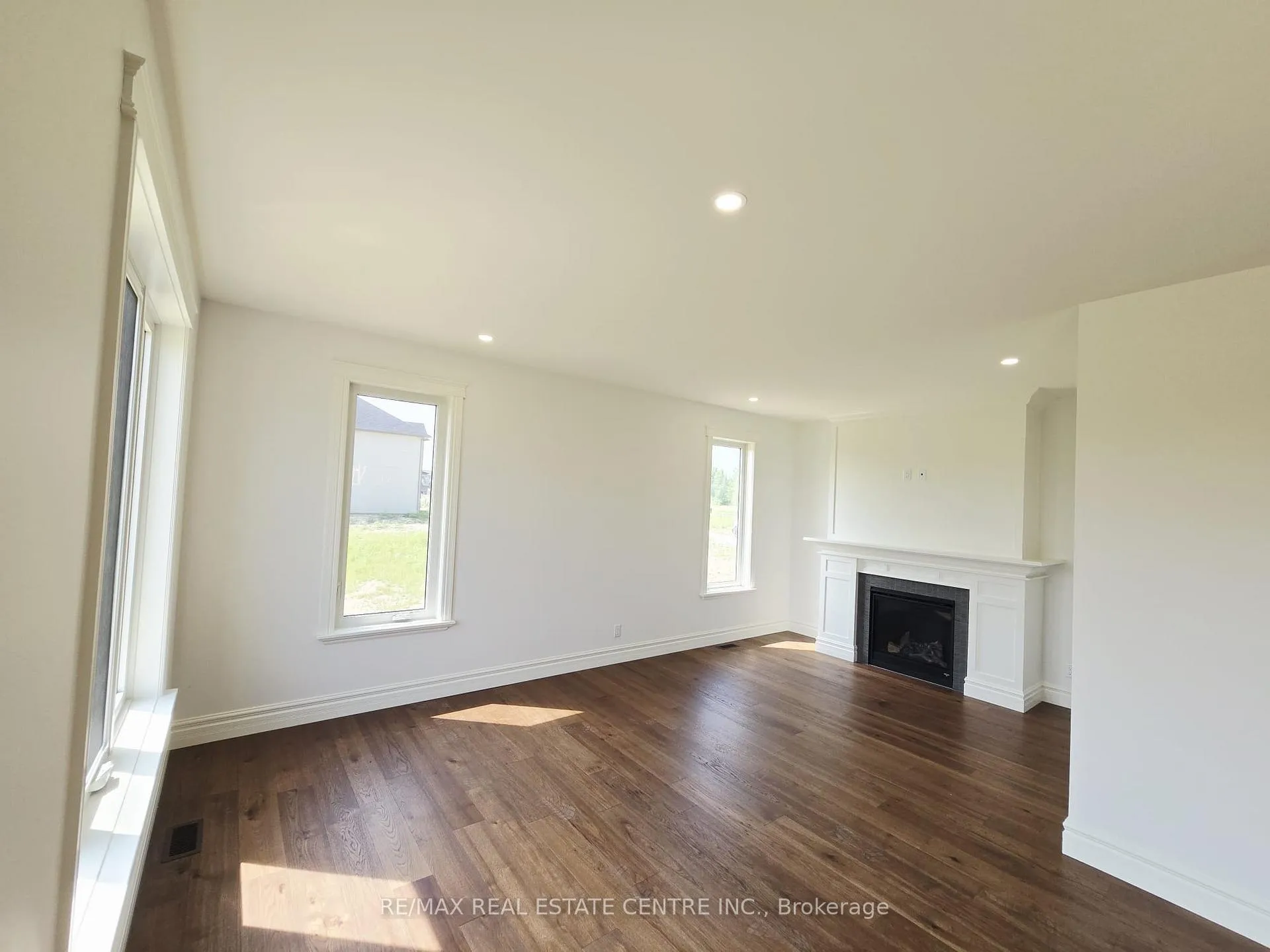 Photo 6 of 474 Marla Crescent, Lakeshore — HOMEH