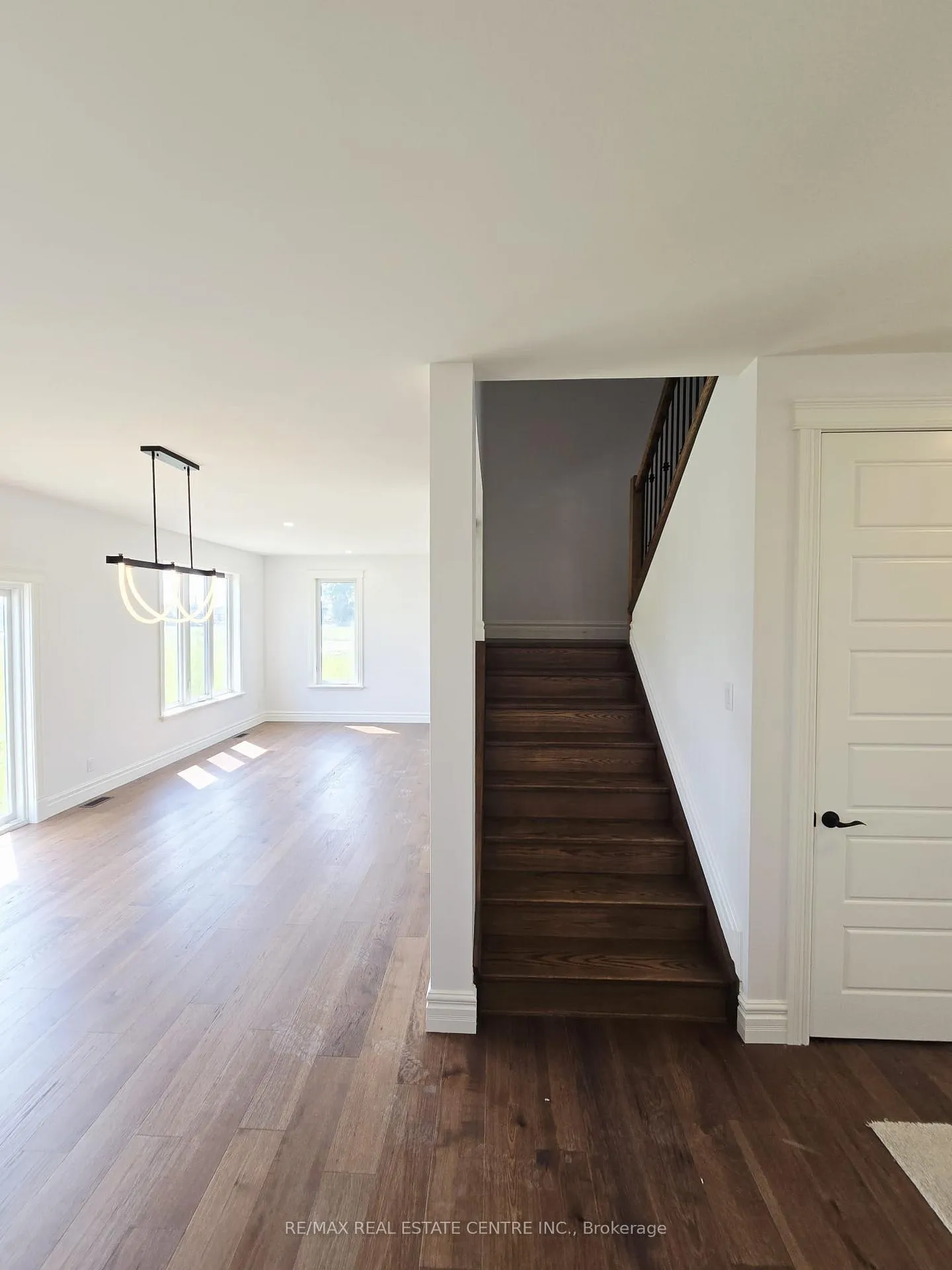 Photo 7 of 474 Marla Crescent, Lakeshore — HOMEH