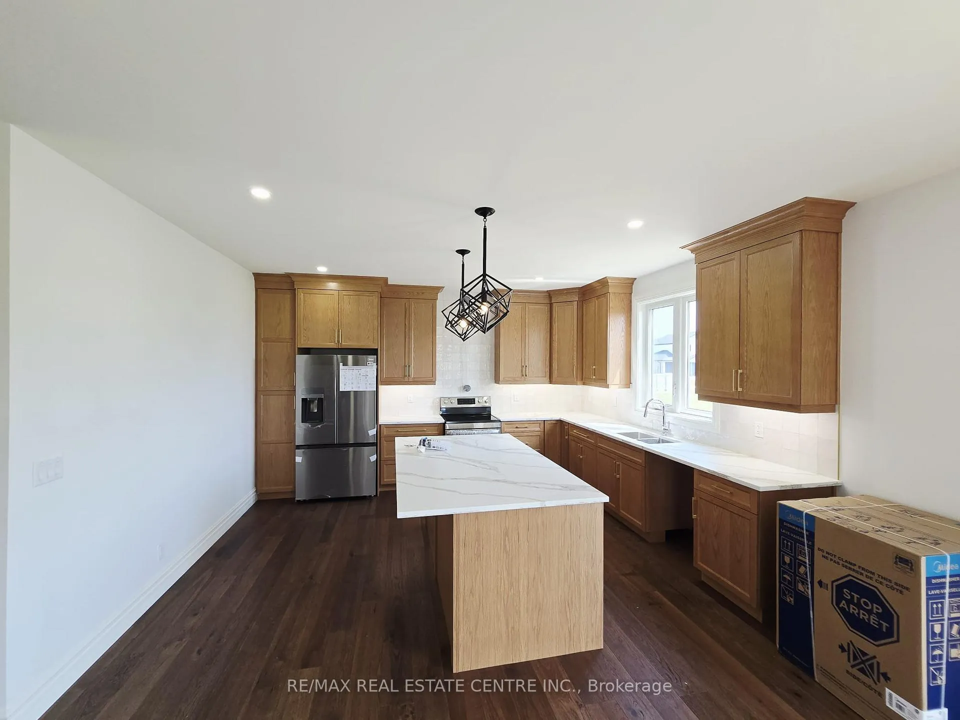 Photo 10 of 474 Marla Crescent, Lakeshore — HOMEH