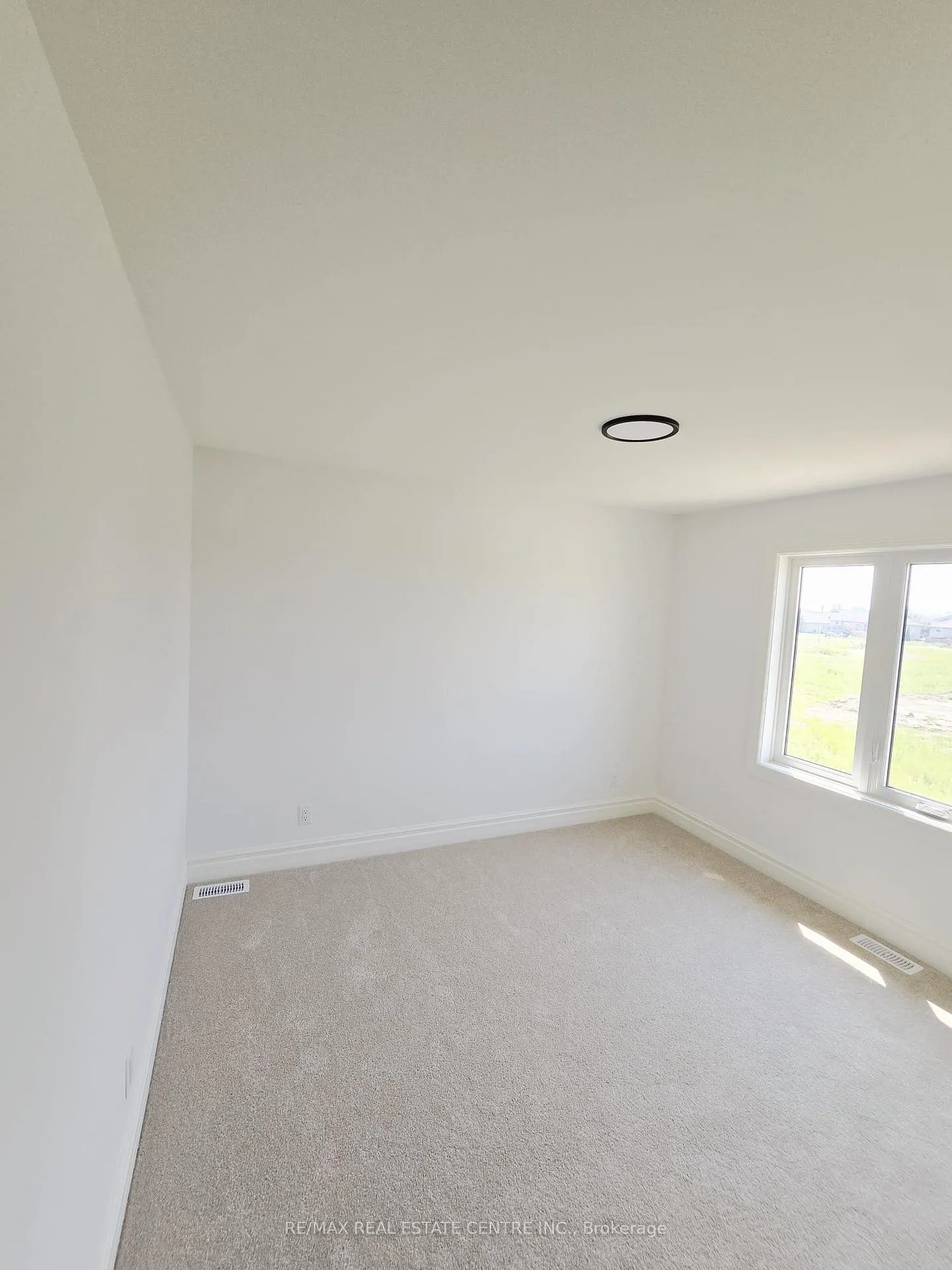 Photo 11 of 474 Marla Crescent, Lakeshore — HOMEH