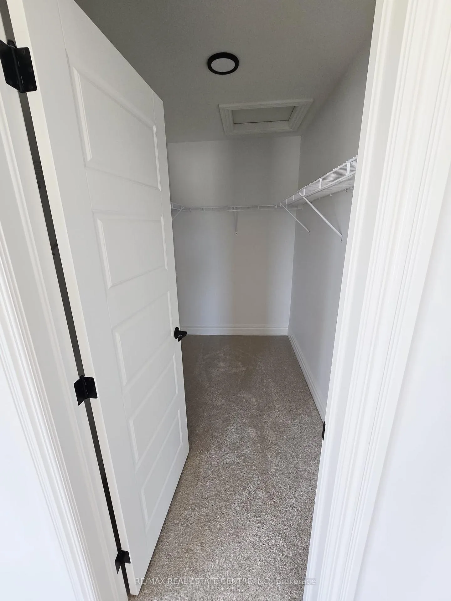 Photo 12 of 474 Marla Crescent, Lakeshore — HOMEH