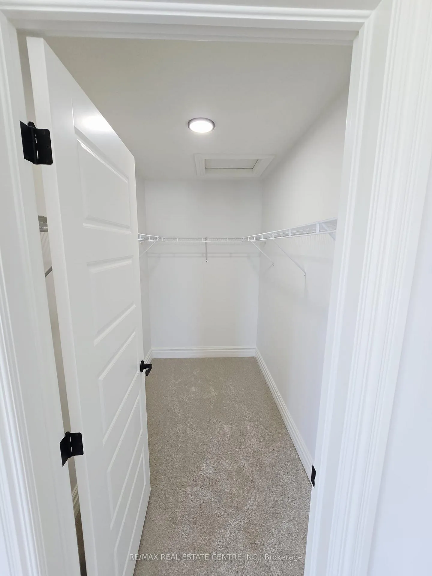 Photo 14 of 474 Marla Crescent, Lakeshore — HOMEH