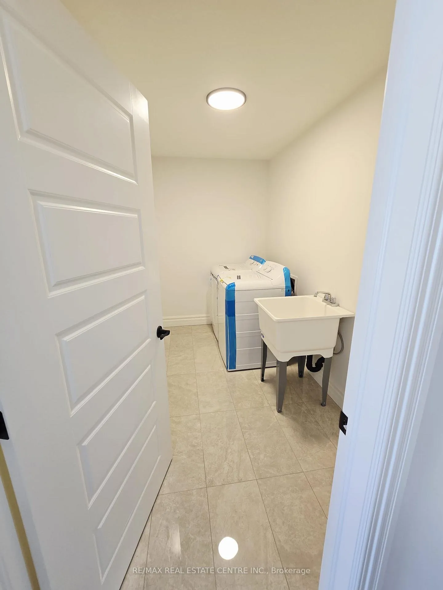 Photo 15 of 474 Marla Crescent, Lakeshore — HOMEH