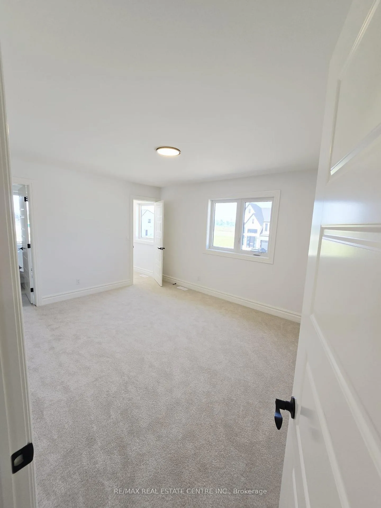 Photo 17 of 474 Marla Crescent, Lakeshore — HOMEH