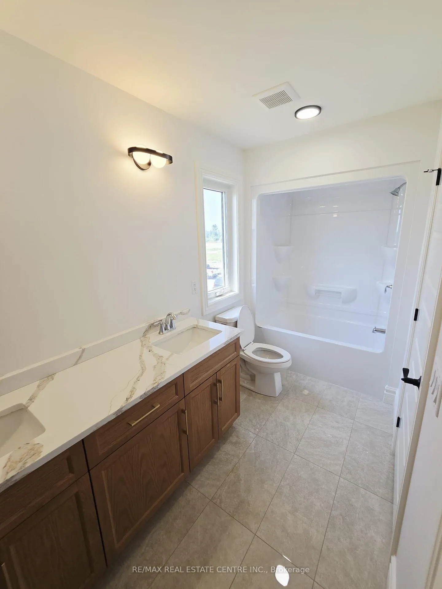 Photo 20 of 474 Marla Crescent, Lakeshore — HOMEH