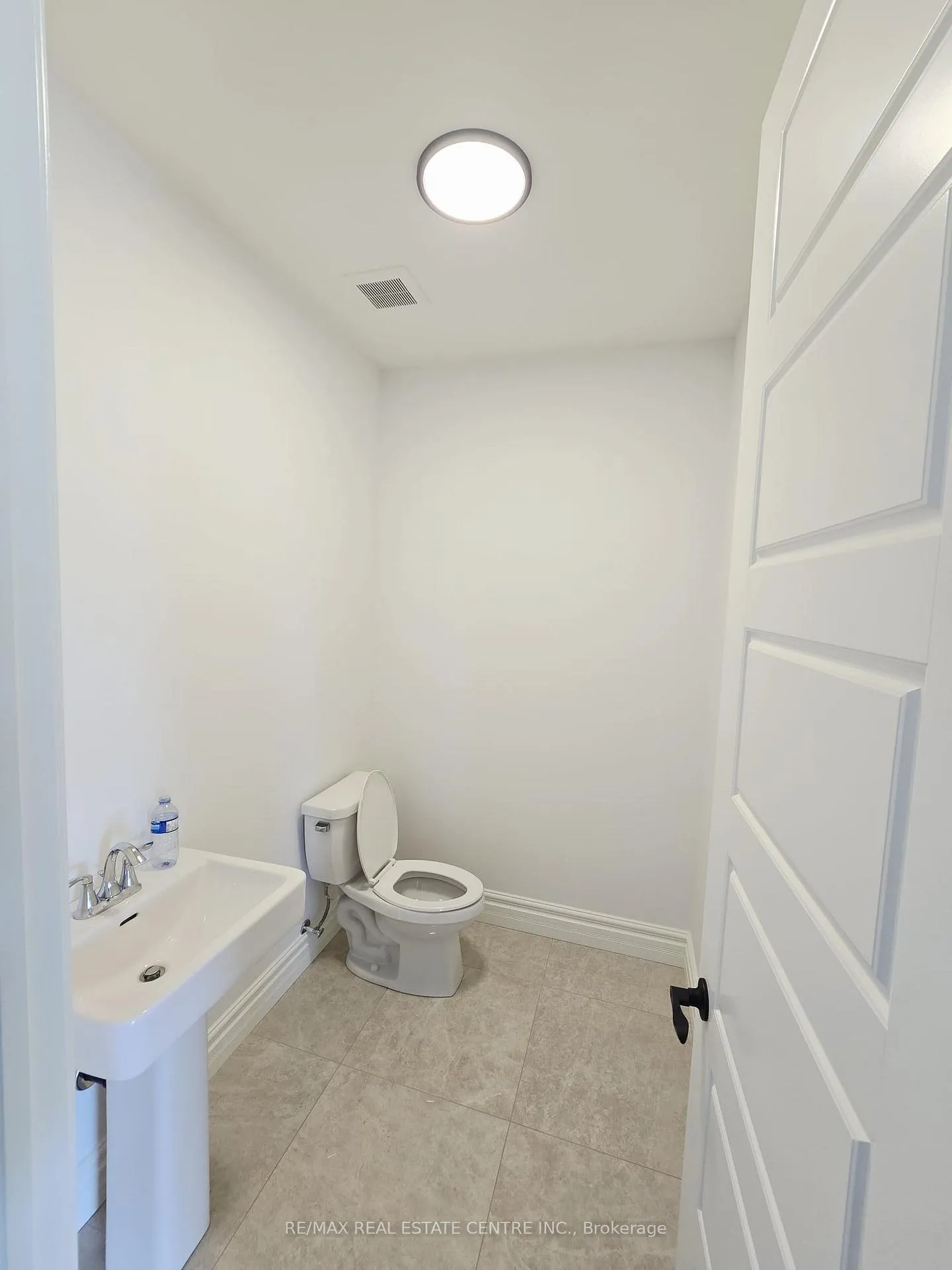 Photo 22 of 474 Marla Crescent, Lakeshore — HOMEH