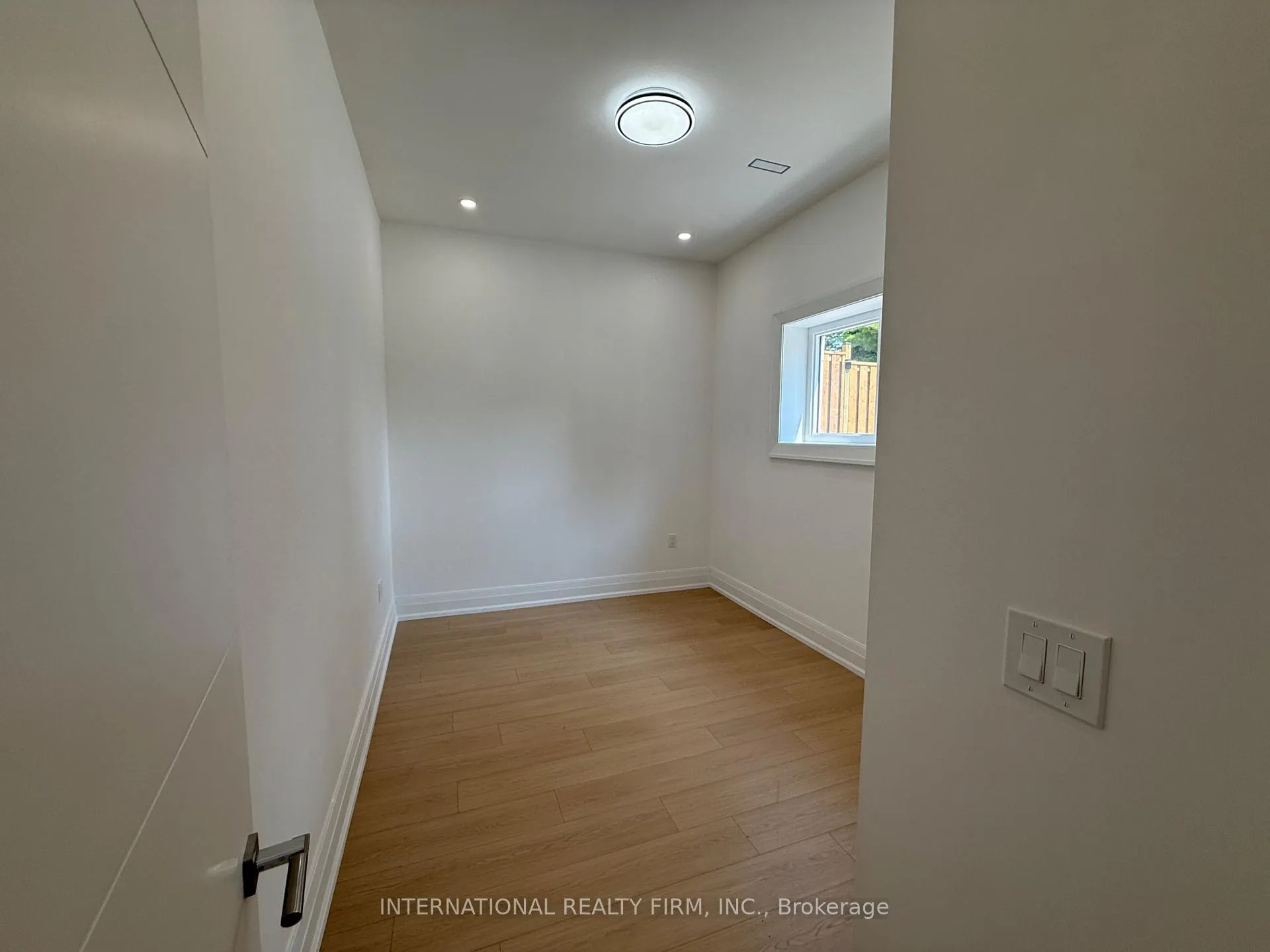 Photo 3 of 701 Marksbury Road, Pickering, West Shore — HOMEH