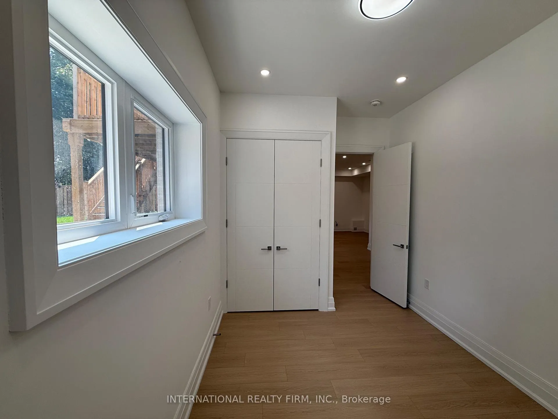 Photo 4 of 701 Marksbury Road, Pickering, West Shore — HOMEH