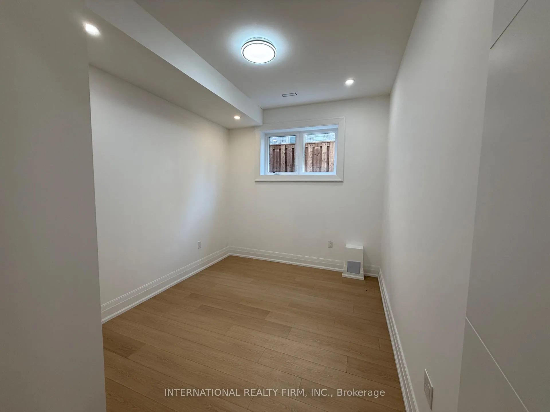 Photo 5 of 701 Marksbury Road, Pickering, West Shore — HOMEH