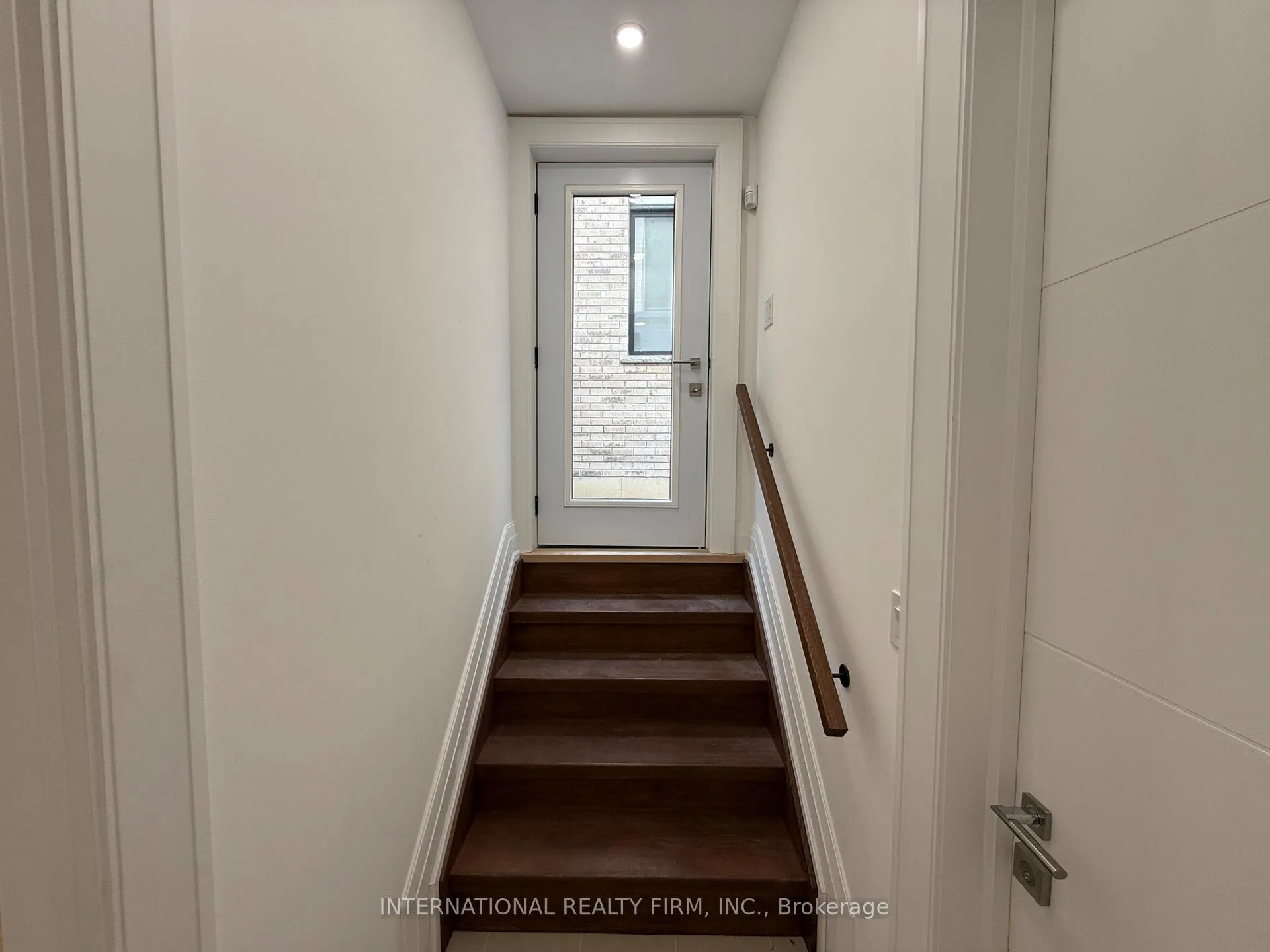 Photo 9 of 701 Marksbury Road, Pickering, West Shore — HOMEH