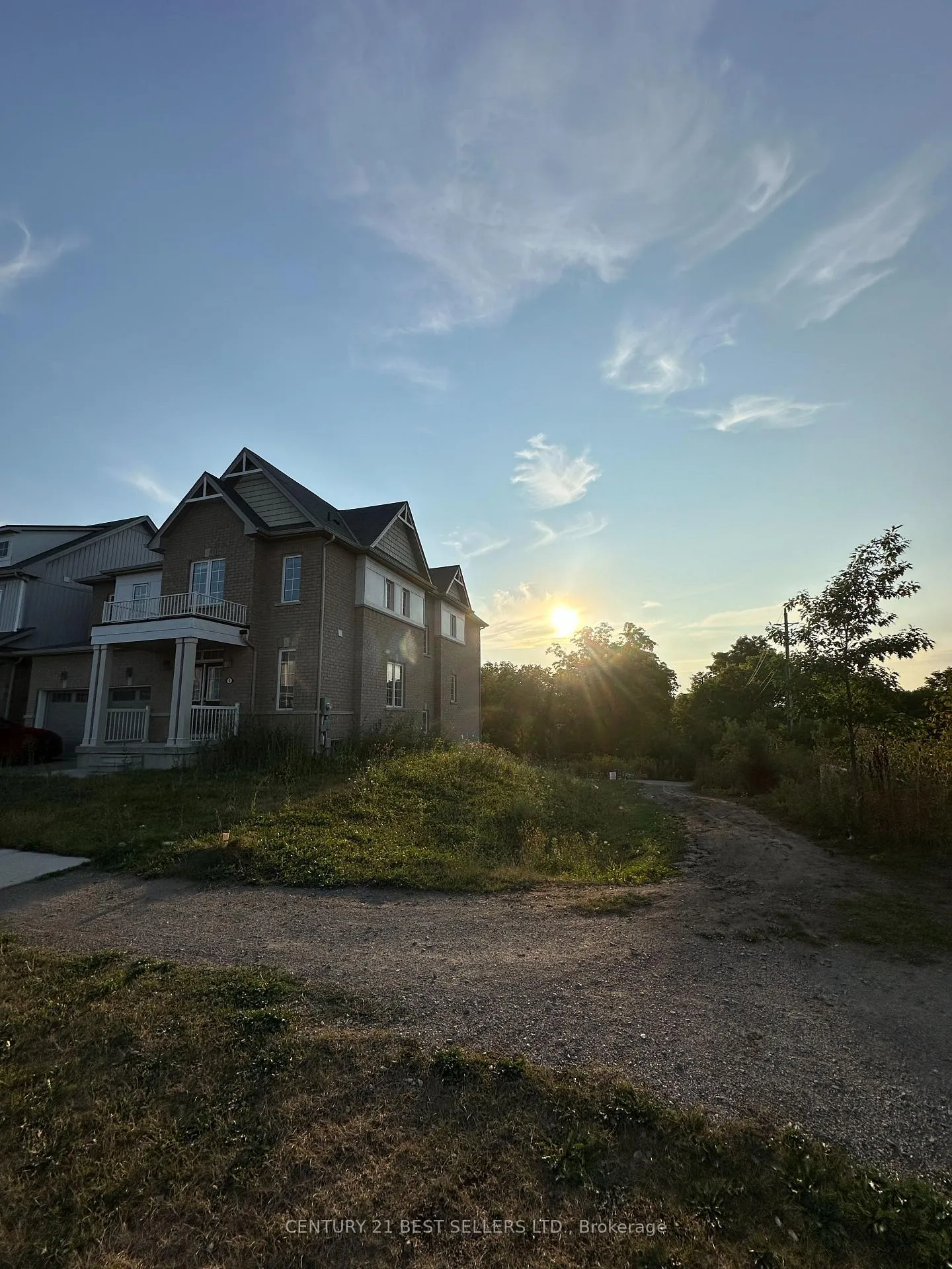 Photo 2 of 1 Fleming Crescent, Haldimand — HOMEH