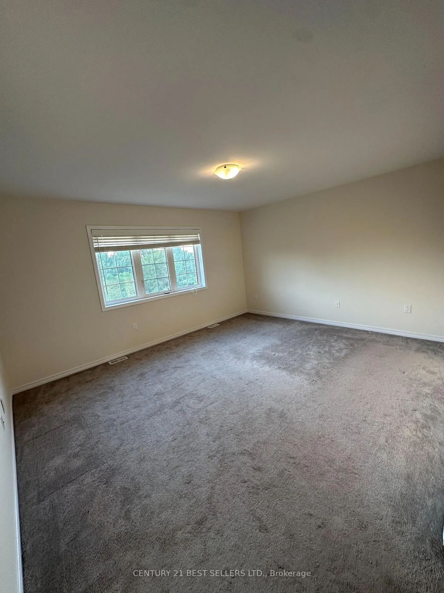 Photo 13 of 1 Fleming Crescent, Haldimand — HOMEH