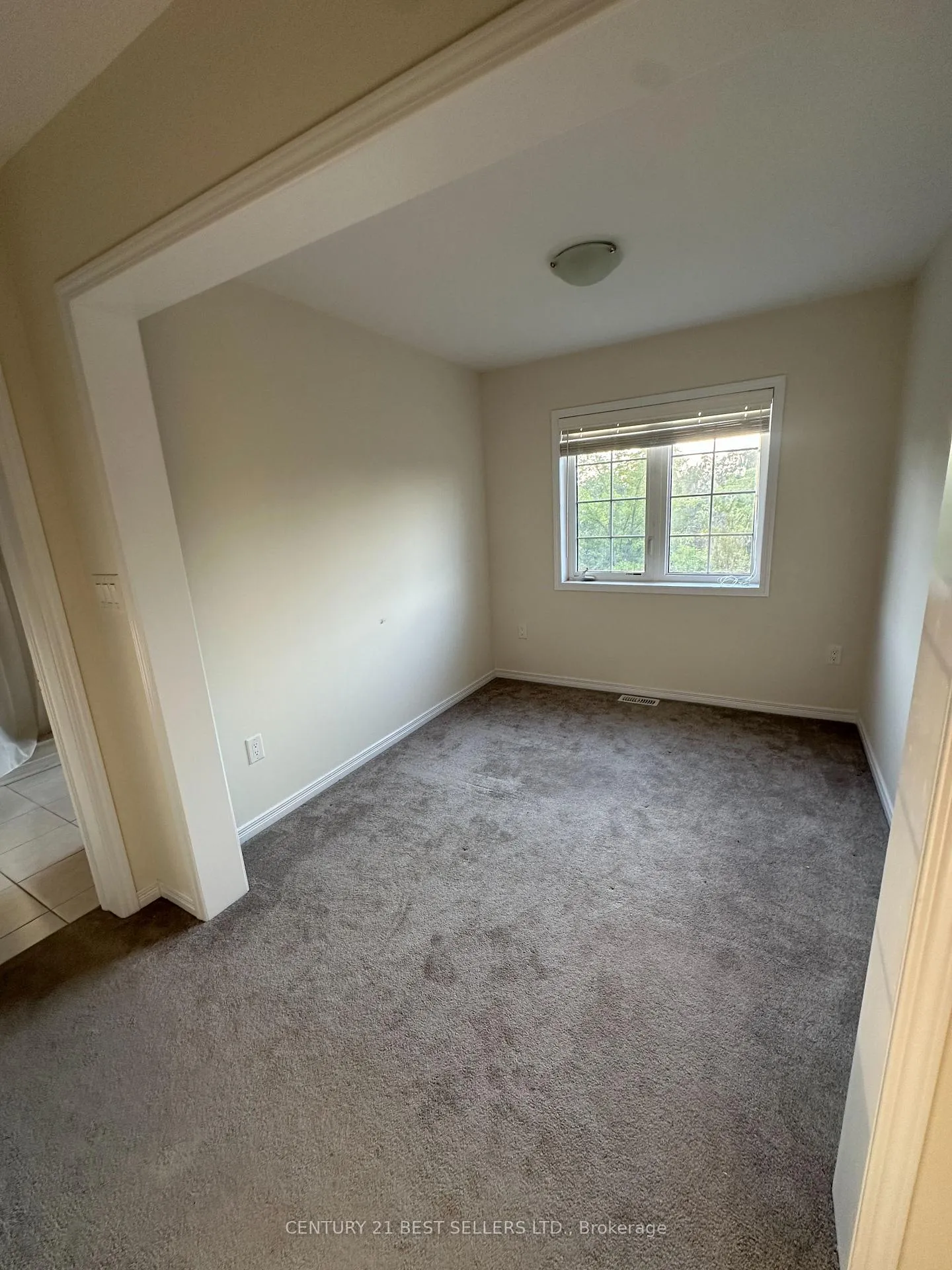 Photo 14 of 1 Fleming Crescent, Haldimand — HOMEH
