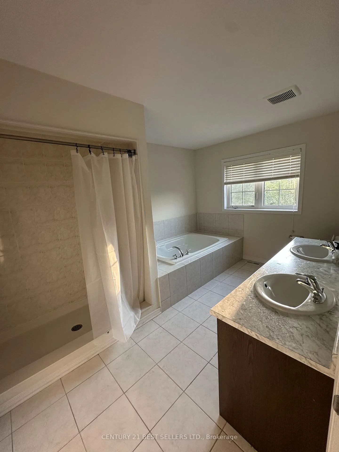 Photo 15 of 1 Fleming Crescent, Haldimand — HOMEH