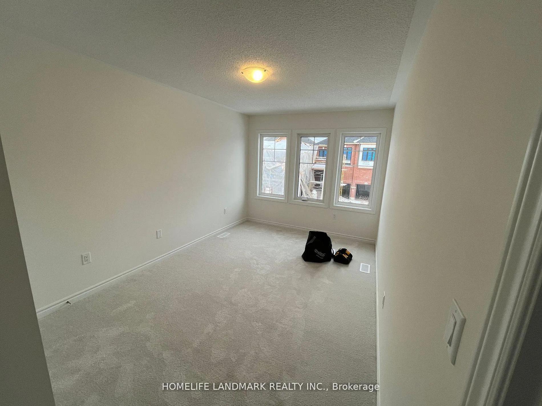 Photo 9 of 85 Phoenix Boulevard, Barrie, Rural Barrie Southeast — HOMEH