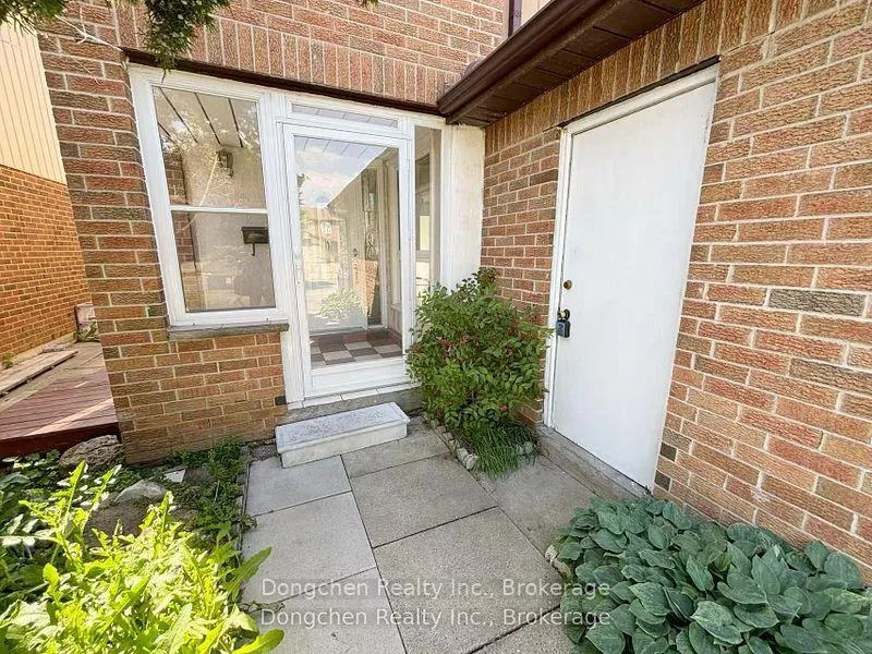 Photo 5 of 145 Risebrough Circuit, Markham, Milliken Mills West — HOMEH
