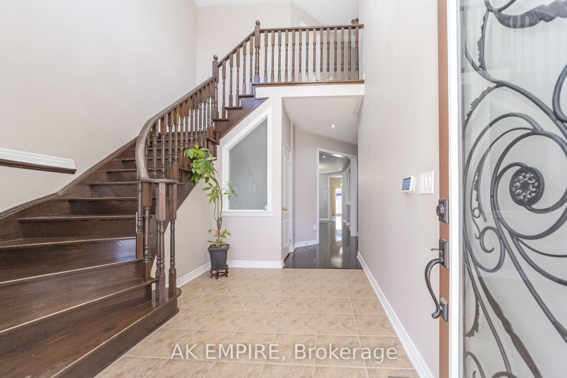 Photo 3 of Unit Upper portion, 23 Mellowood Avenue, Brampton, Bram East — HOMEH