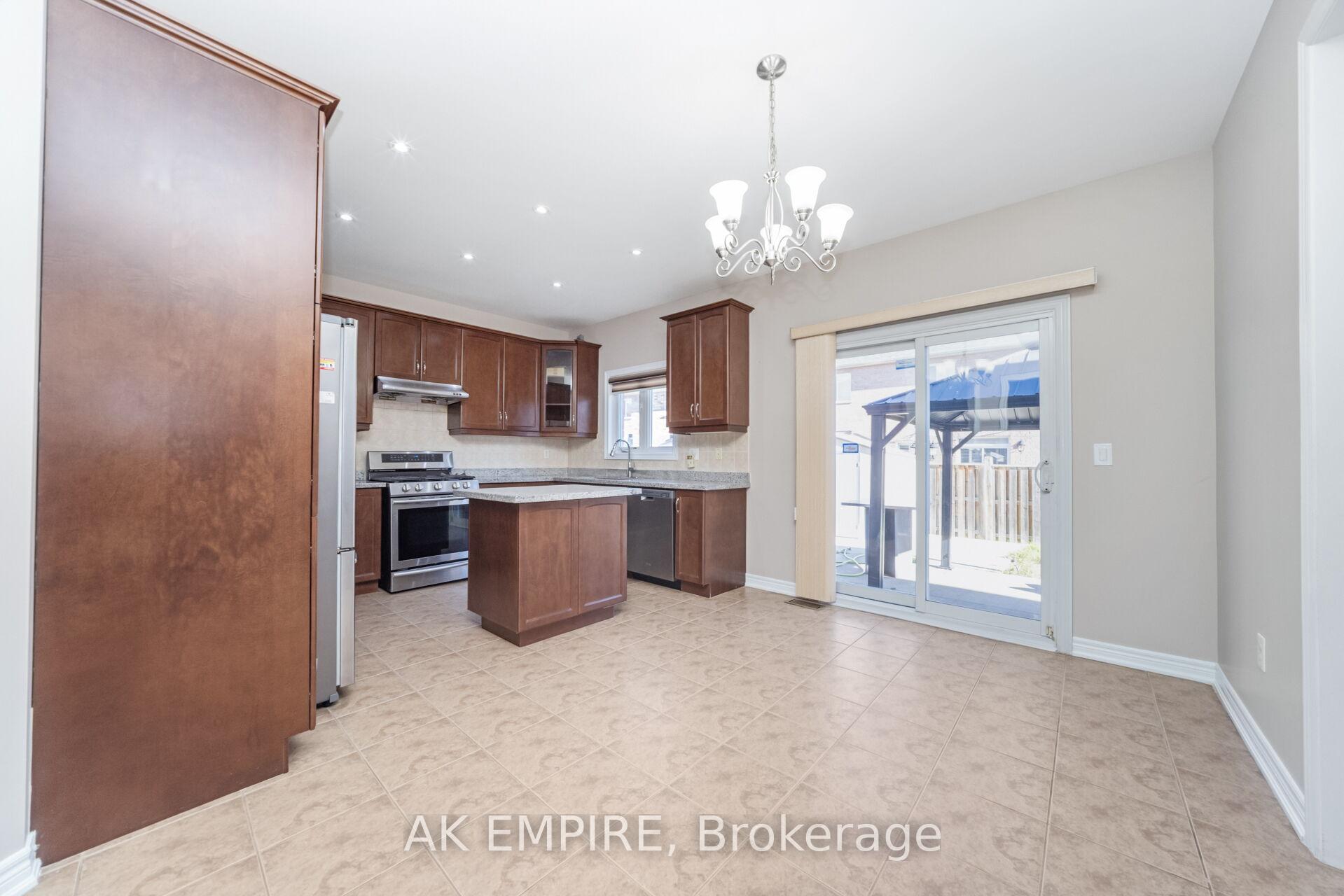 Photo 6 of Unit Upper portion, 23 Mellowood Avenue, Brampton, Bram East — HOMEH