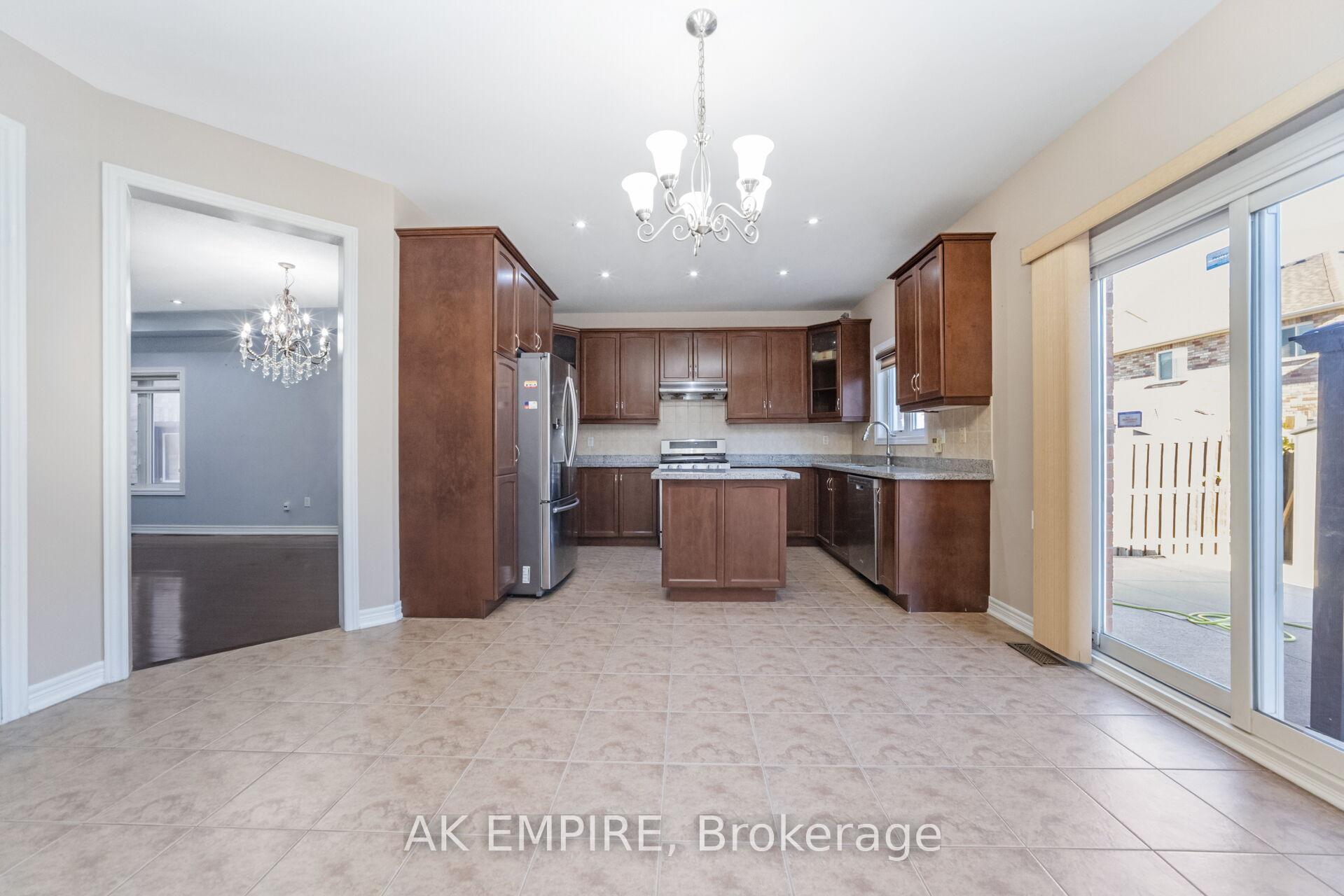 Photo 7 of Unit Upper portion, 23 Mellowood Avenue, Brampton, Bram East — HOMEH