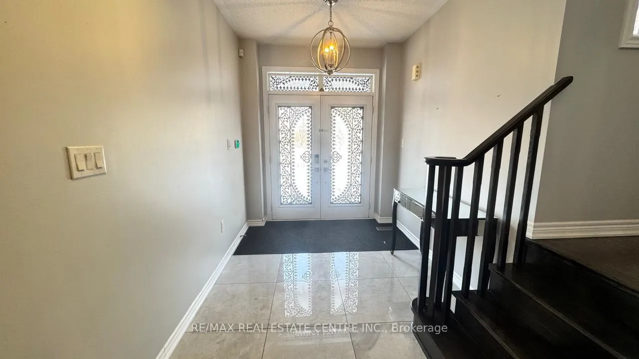 Photo 3 of Unit Main, 96 Antibes Drive, Brampton, Credit Valley — HOMEH
