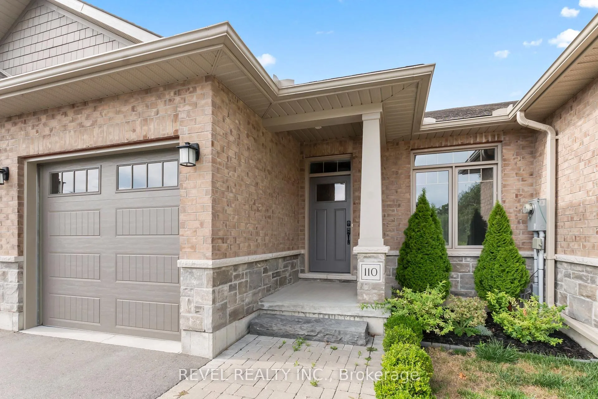 Photo 2 of 110 Spruce Gardens, Belleville, Belleville Ward — HOMEH