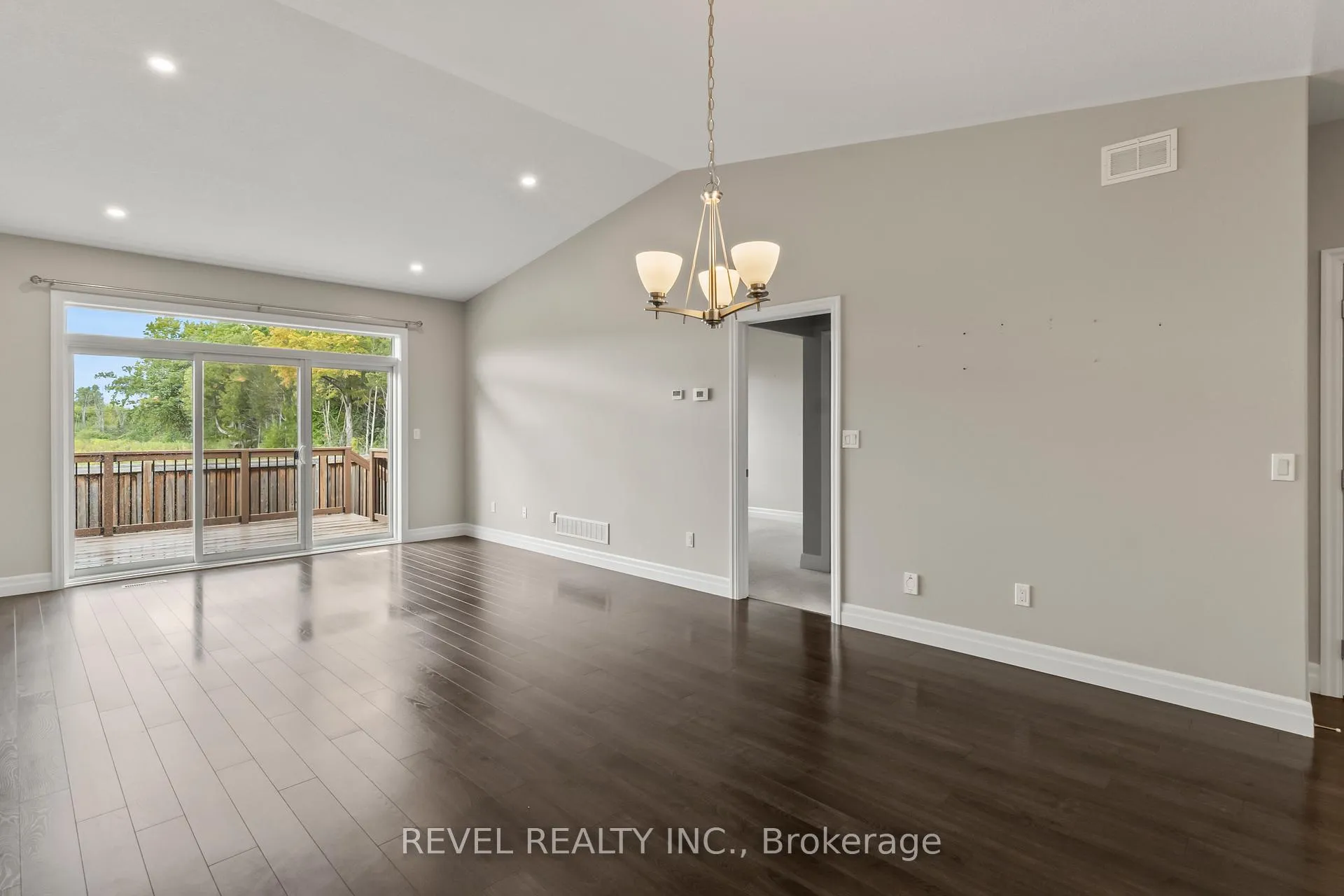 Photo 5 of 110 Spruce Gardens, Belleville, Belleville Ward — HOMEH