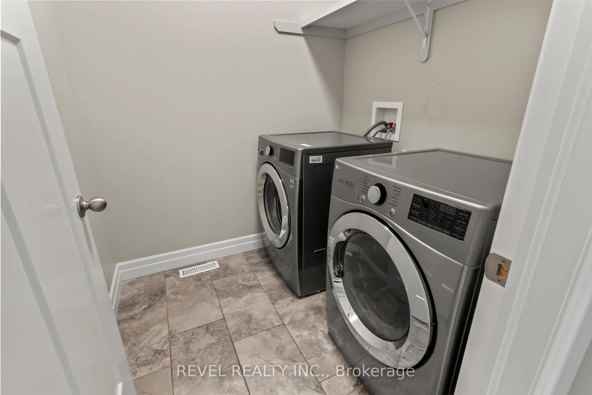 Photo 10 of 110 Spruce Gardens, Belleville, Belleville Ward — HOMEH