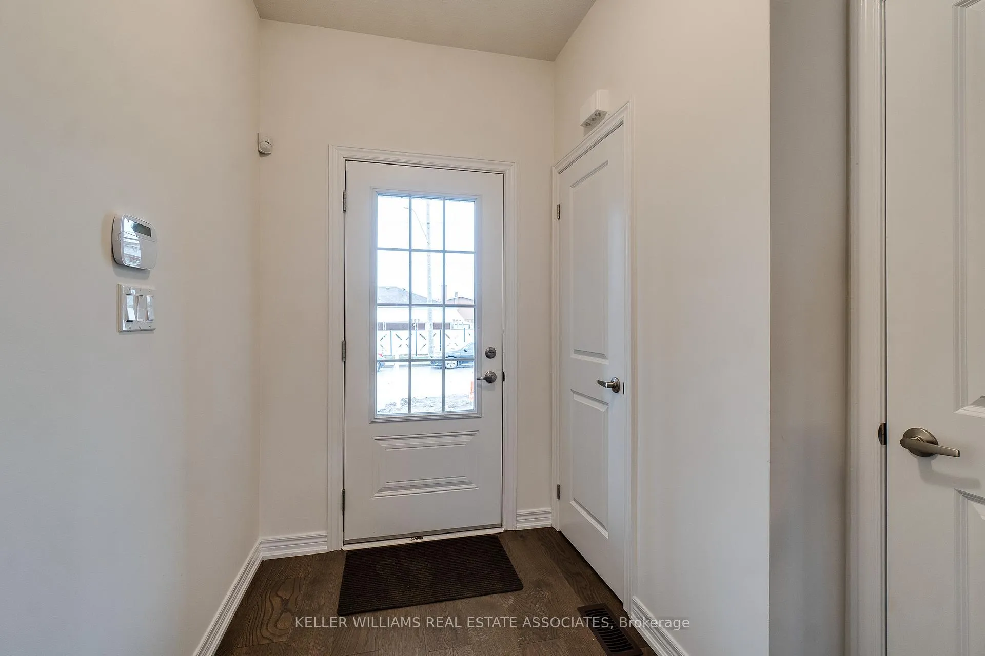 Photo 3 of 6 Jellicoe Court, Hamilton, Hill Park — HOMEH