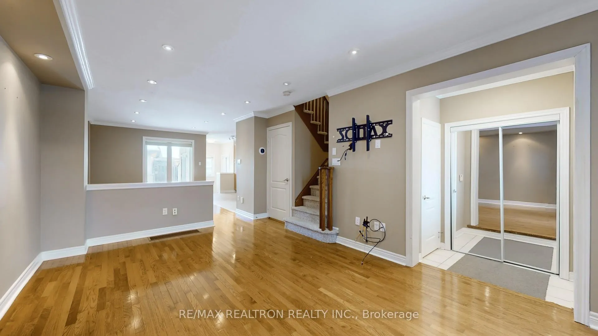 Photo 4 of 1886 Bur Oak Avenue, Markham, Greensborough — HOMEH