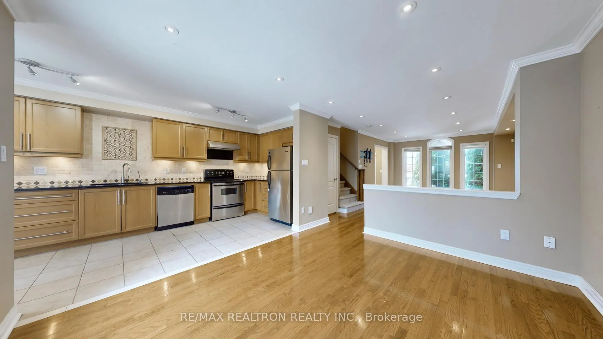 Photo 7 of 1886 Bur Oak Avenue, Markham, Greensborough — HOMEH