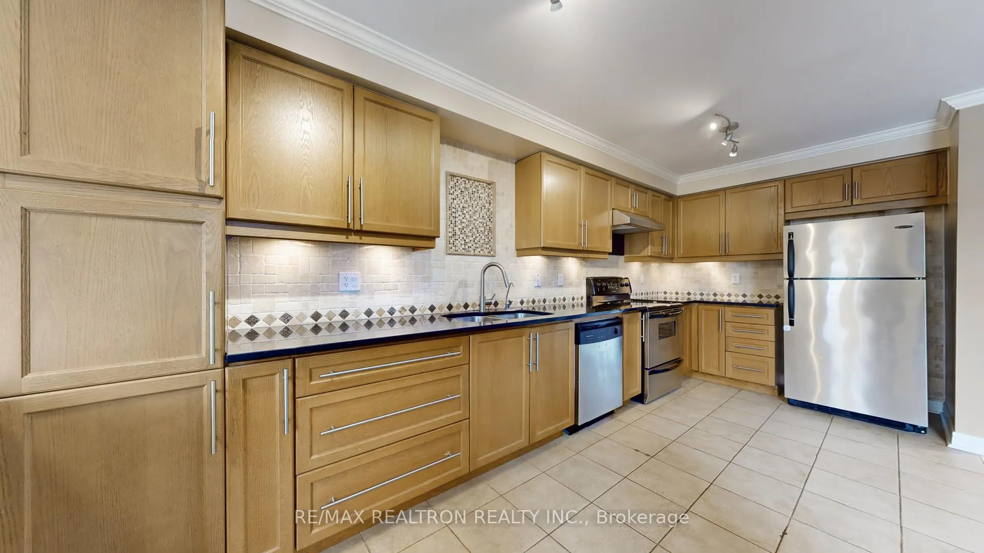 Photo 9 of 1886 Bur Oak Avenue, Markham, Greensborough — HOMEH